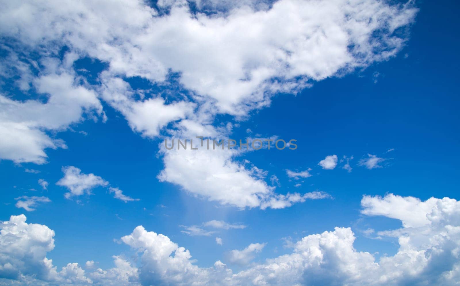 sky background with tiny clouds
