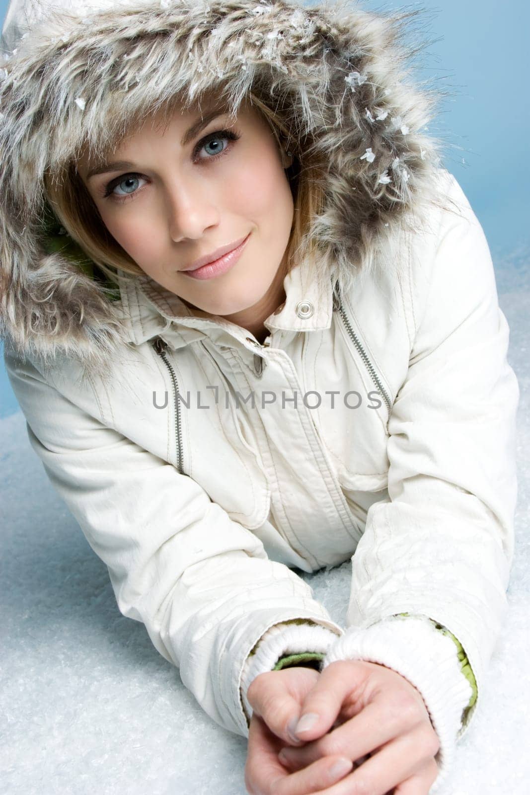 Beautiful winter woman in snow