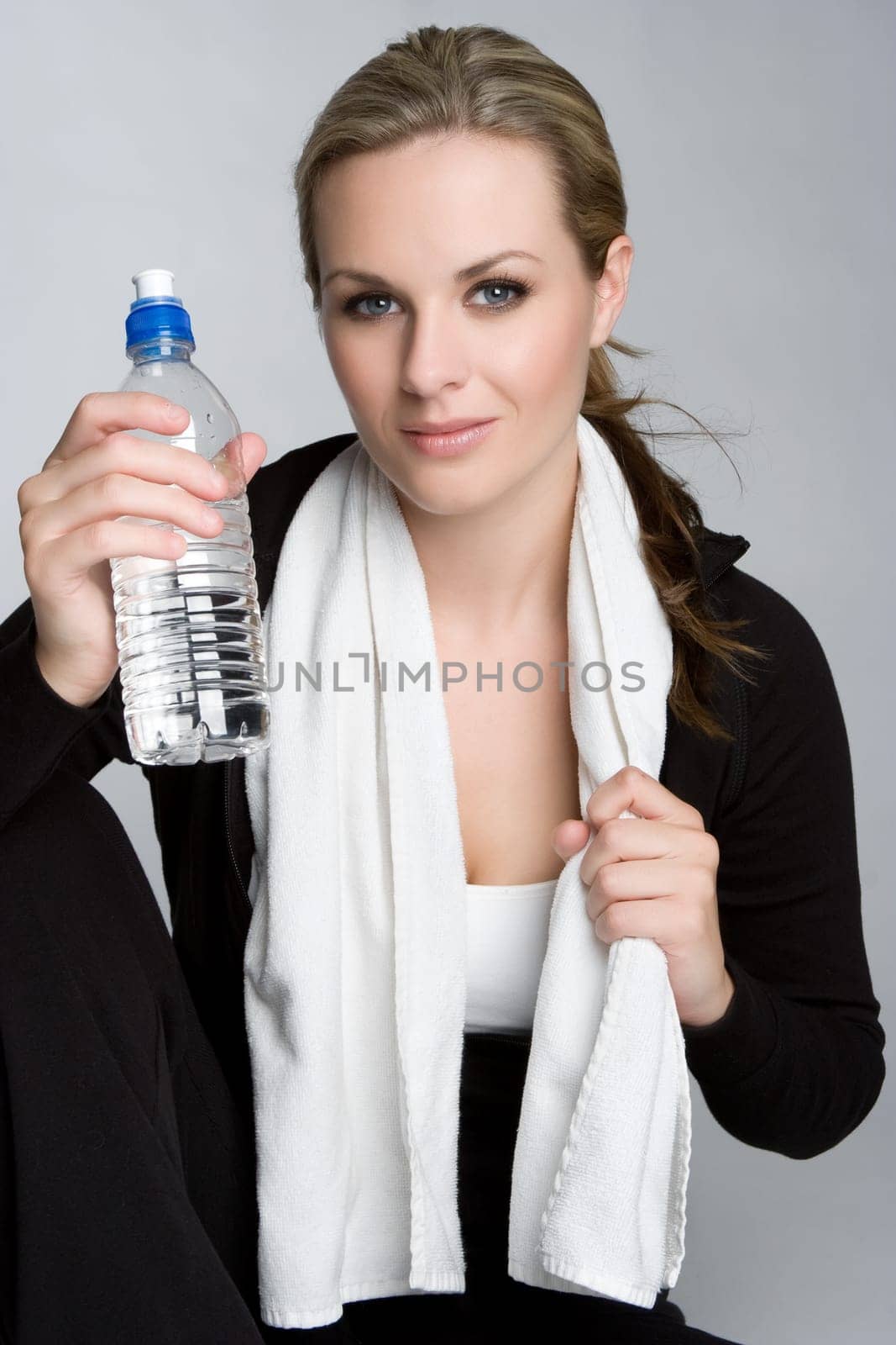 Beautiful fitness woman drinking water