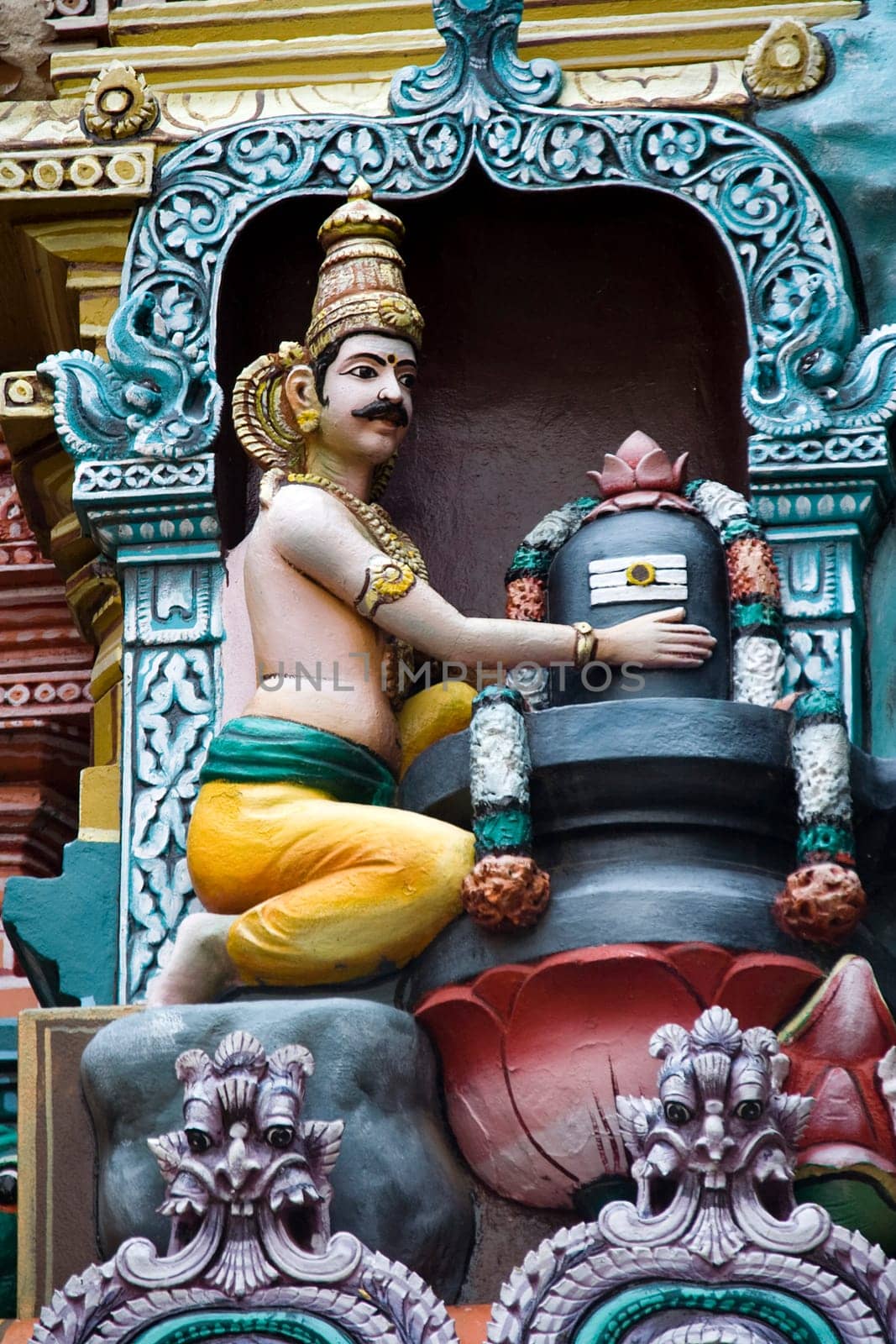 Statue of Markandeya , ardent devotee of Lord Shiva, embracing him after worshiping at Meenakshi Temple, Madurai, Tamil Nadu, India, Asia