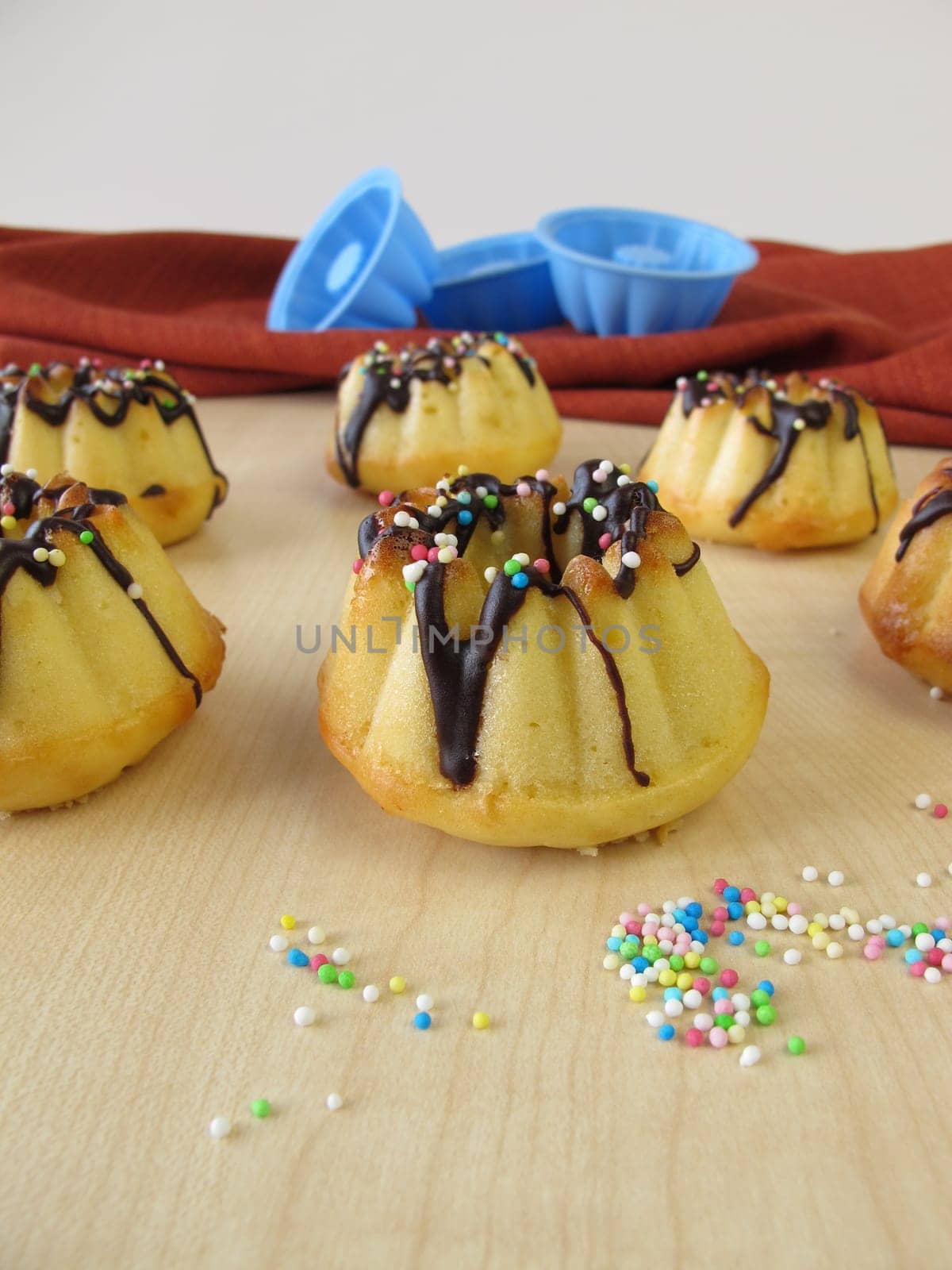 Mini Gugelhupf with Carob Glaze and Sugar Beads