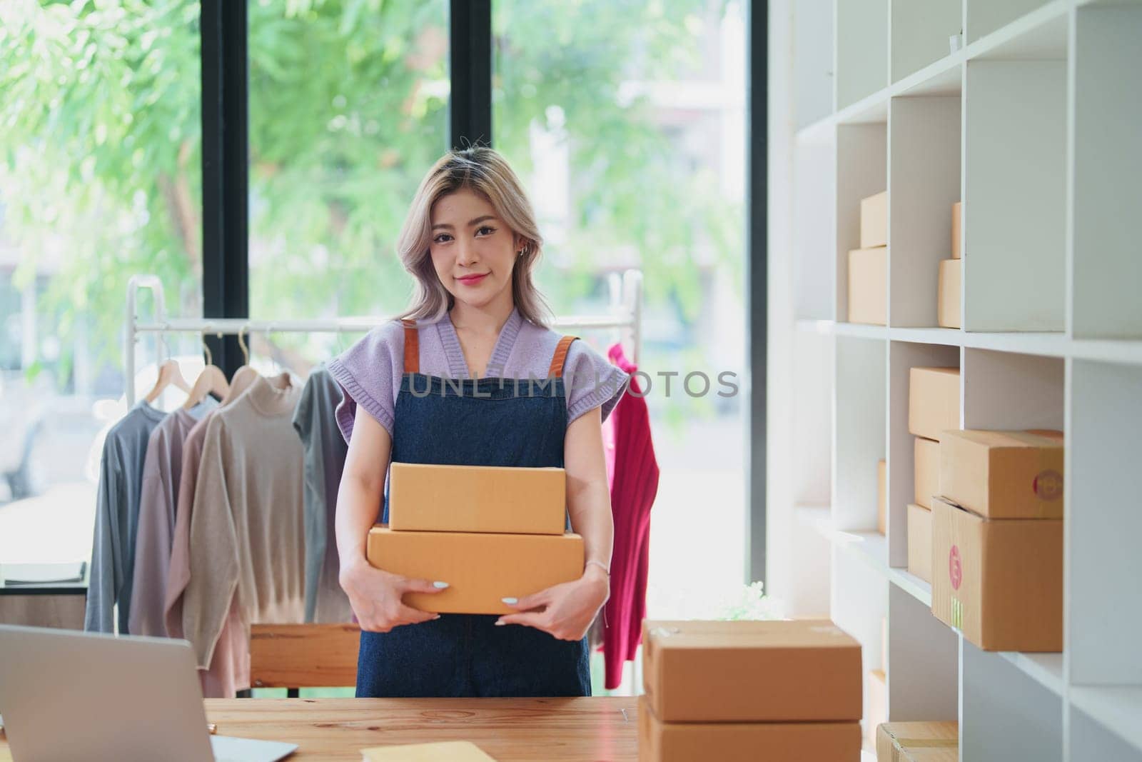 Online delivery, female small business owners are ecstatic when they see unexpected sales and customer orders in their business planning and marketing by Manastrong