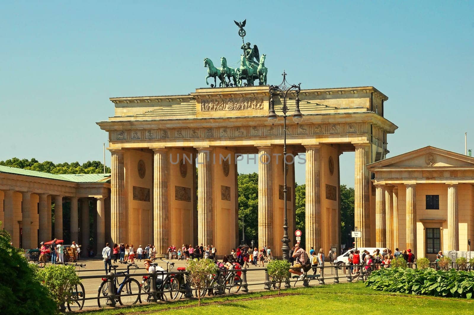 Brandenburger Tor Deutschland Berlin / Brandenburg Gate Germany Berlin