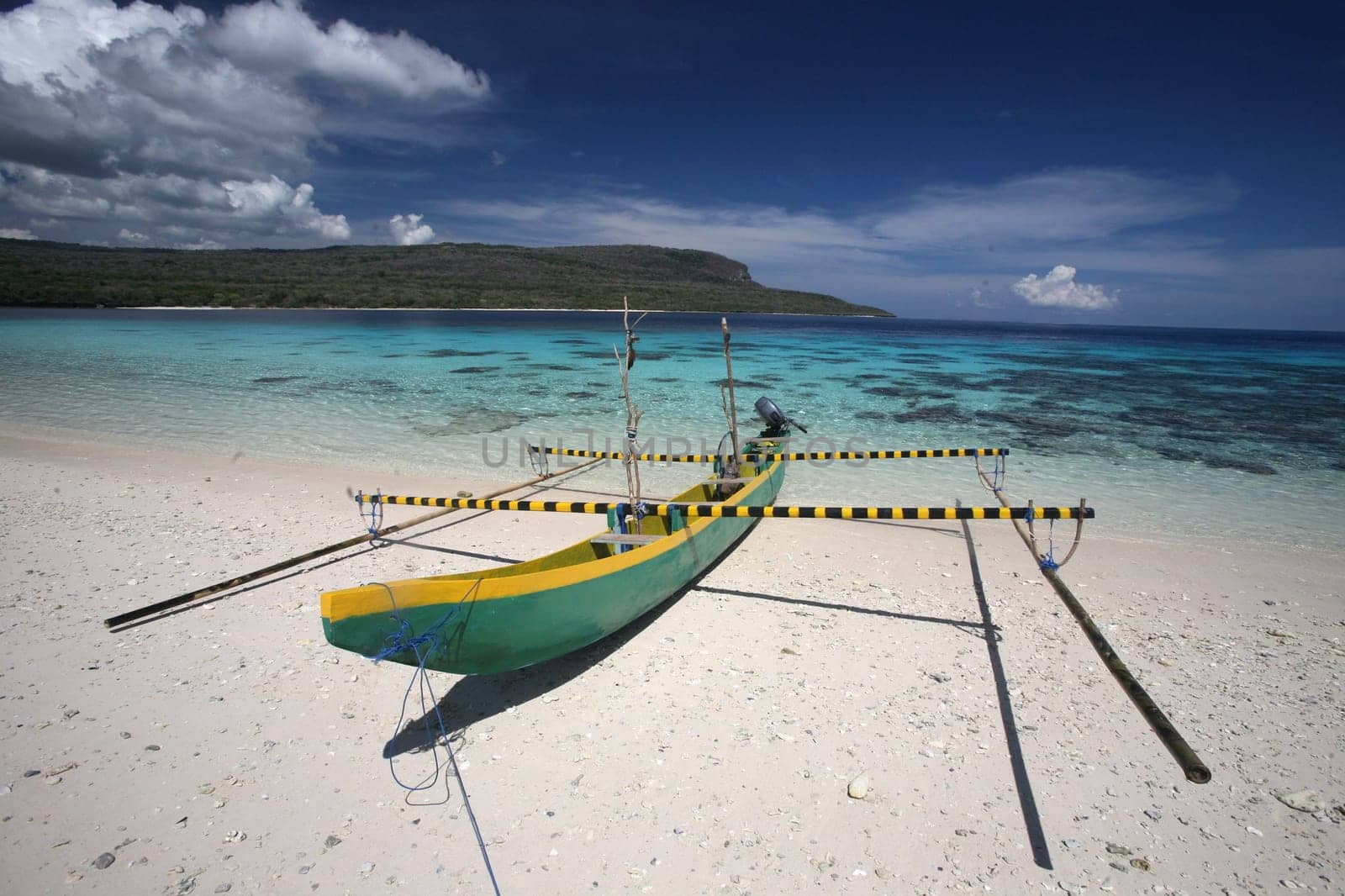Der Strand Landschaft auf der Jaco Insel im Hintergrund im oestlichsten Punkt an der Timorsee in Ost Timor auf der in zwei getrennten Insel Timor in Asien.