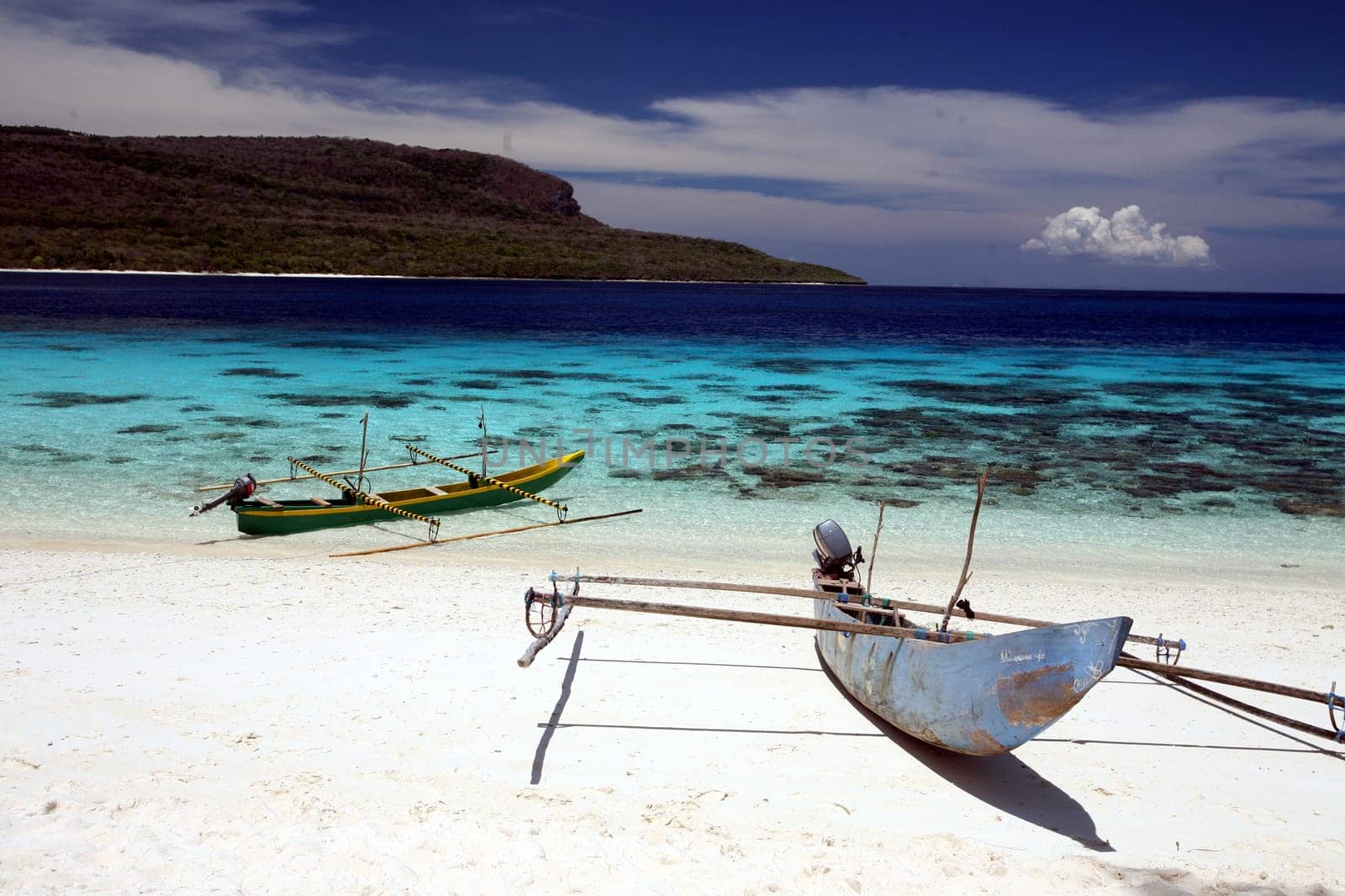 Der Strand Landschaft auf der Jaco Insel im Hintergrund im oestlichsten Punkt an der Timorsee in Ost Timor auf der in zwei getrennten Insel Timor in Asien.