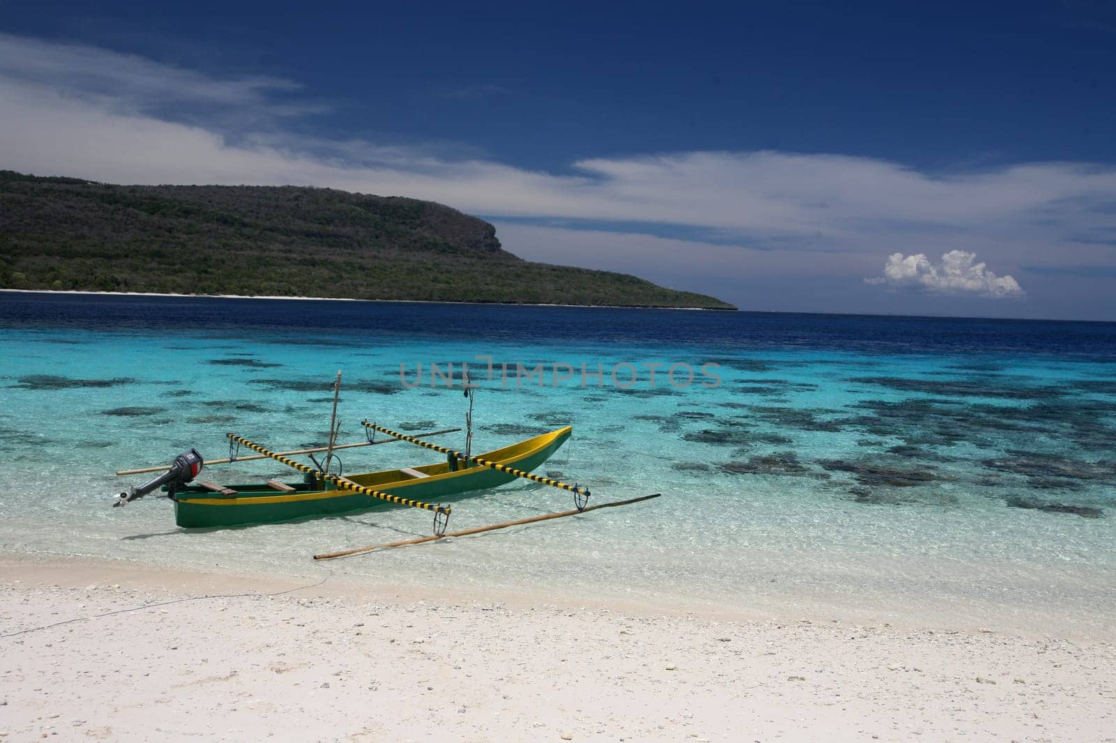 Der Strand Landschaft auf der Jaco Insel im Hintergrund im oestlichsten Punkt an der Timorsee in Ost Timor auf der in zwei getrennten Insel Timor in Asien.