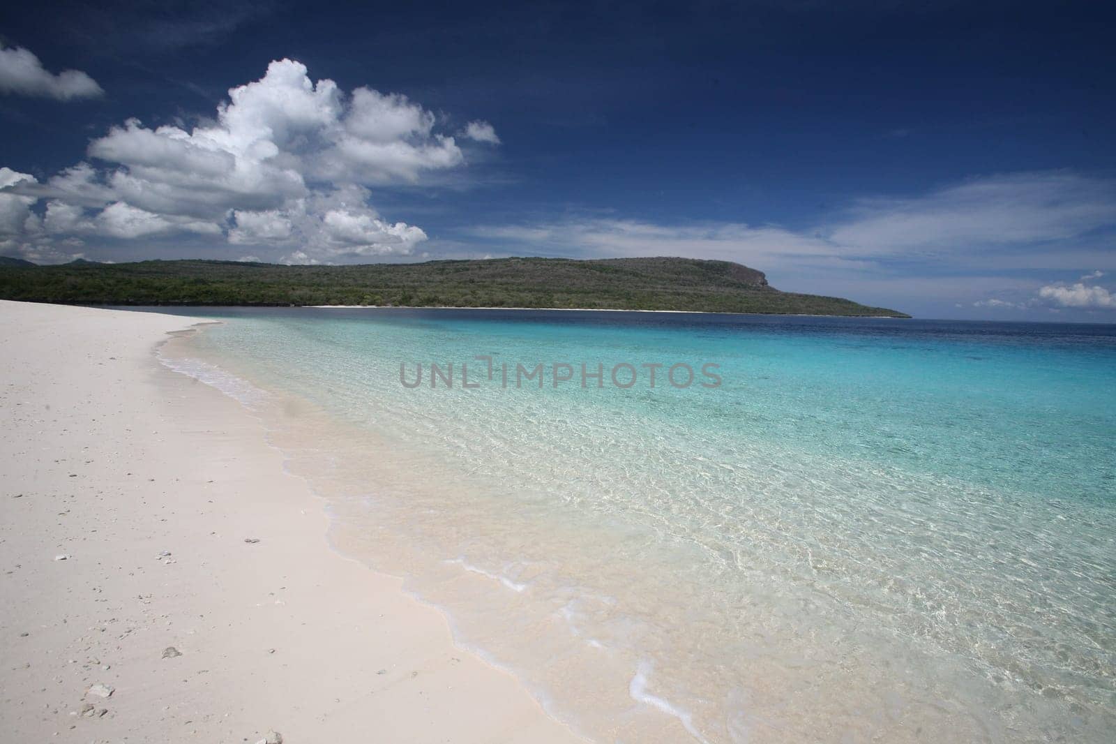 Der Strand Landschaft auf der Jaco Insel im Hintergrund im oestlichsten Punkt an der Timorsee in Ost Timor auf der in zwei getrennten Insel Timor in Asien.