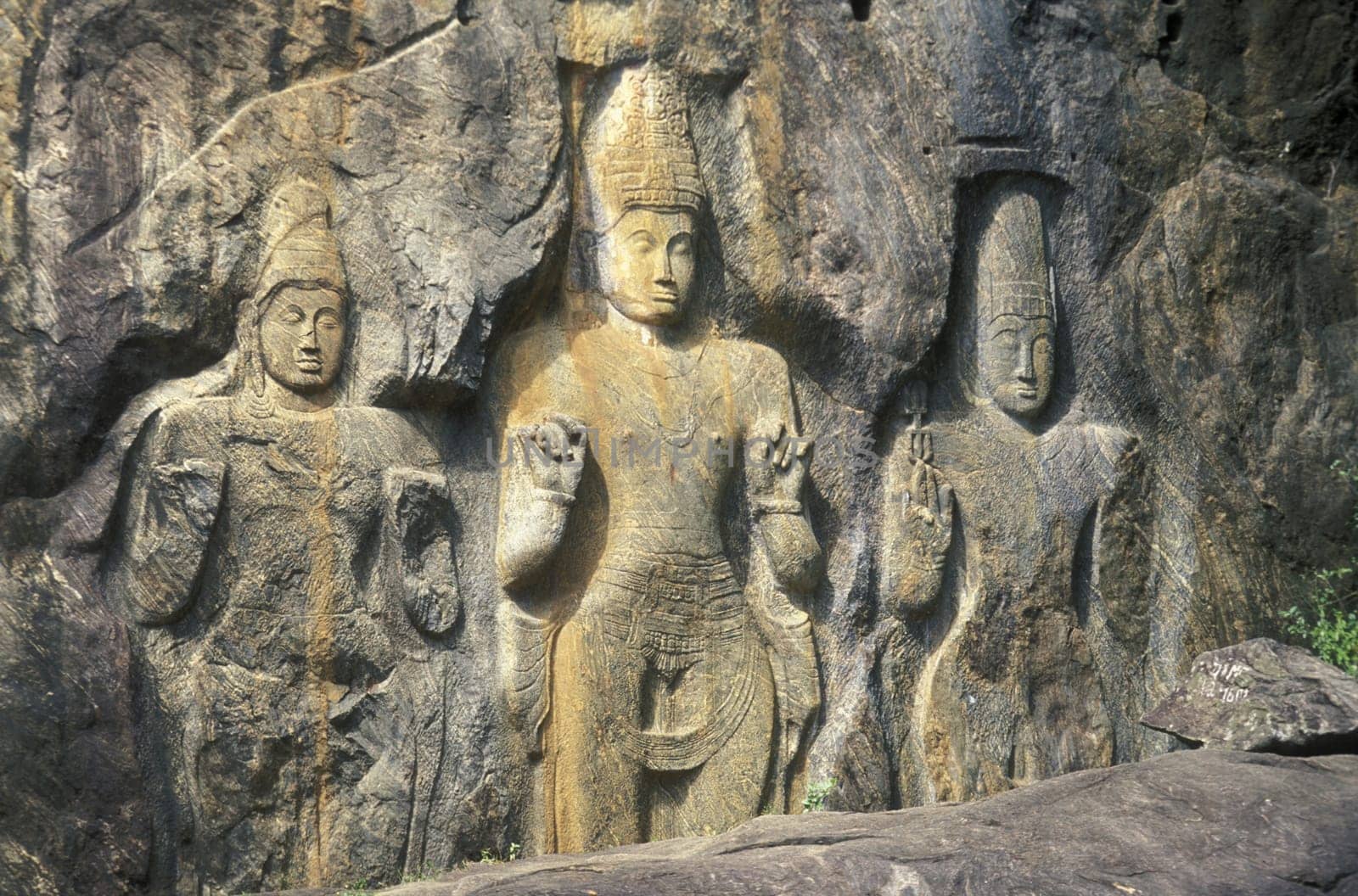 Asia,Indian Ocean,Sri Lanka,. The stone Buddhas of Buduruwagala at Wellawaya on the south coast of Sri Lanka. (URS FLUEELER).......