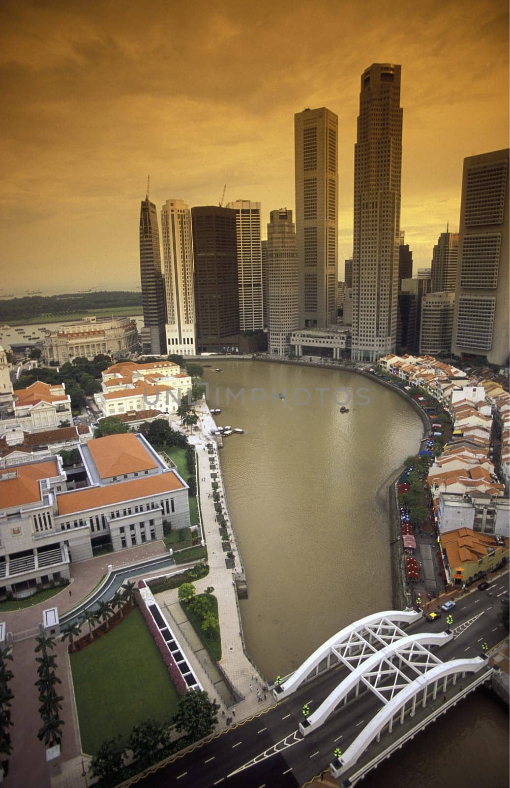 ASIEN, SUEDOST, SINGAPUR, STADT, ZENTRUM, PROMENADE, SKYLINE, , BOAT QUAI, SINGAPUR RIVER, STADT ZENTRUM, DOWN TOWN, UEBERSICHT, WIRTSCHAFT,. Die Wirtschaft Metropole  am Boat Quai direkt am Singapur River. ..