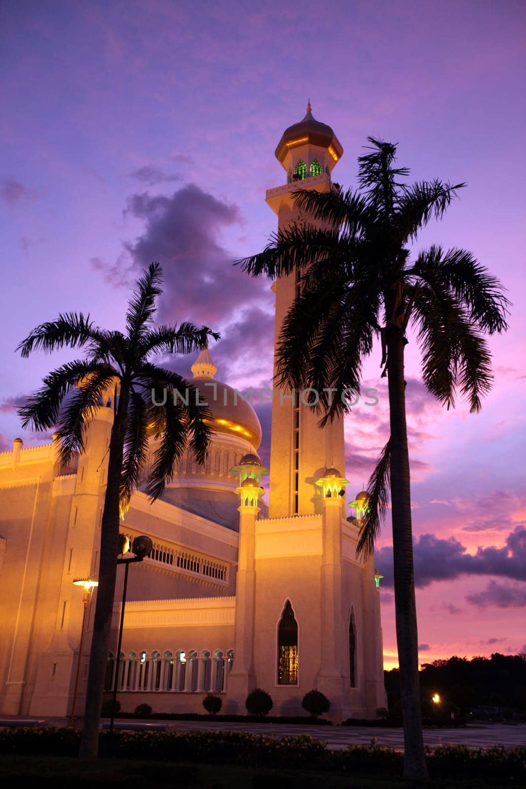 The Omar Ali Saifuddien Mosque in the center of the capital Bandar Seri Begawan in the kingdom of Brunei Darussalam on Borneo in South East Asia