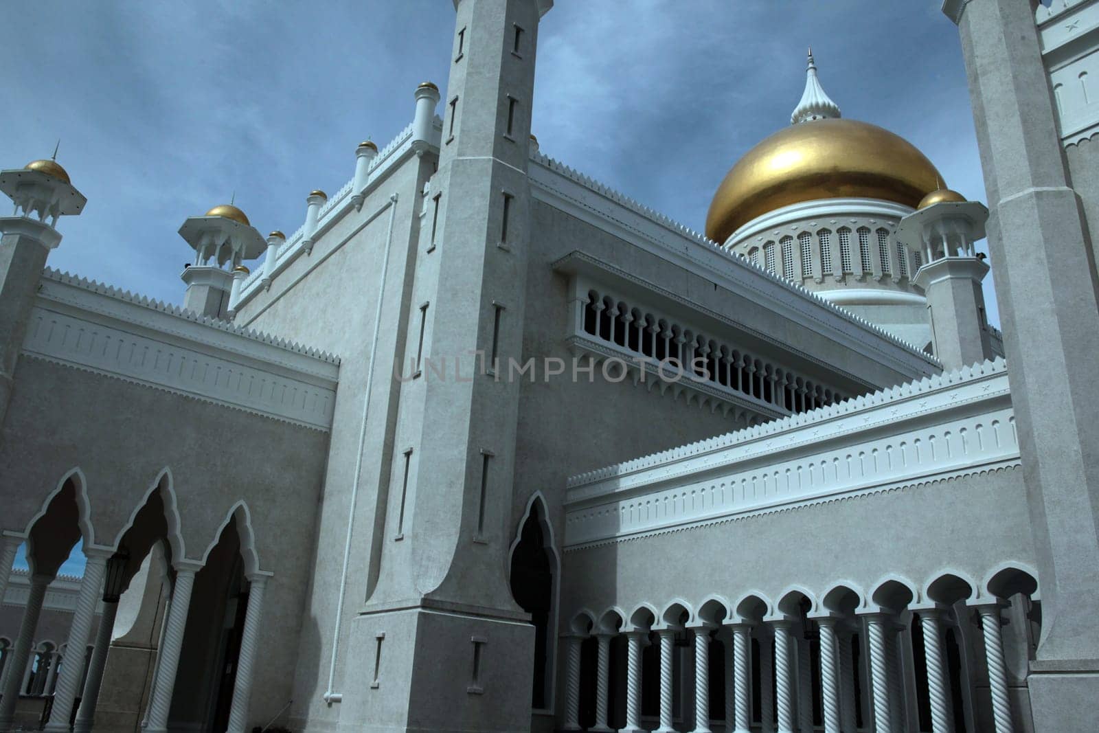 The Omar Ali Saifuddien Mosque in the center of the capital Bandar Seri Begawan in the kingdom of Brunei Darussalam on Borneo in South East Asia.