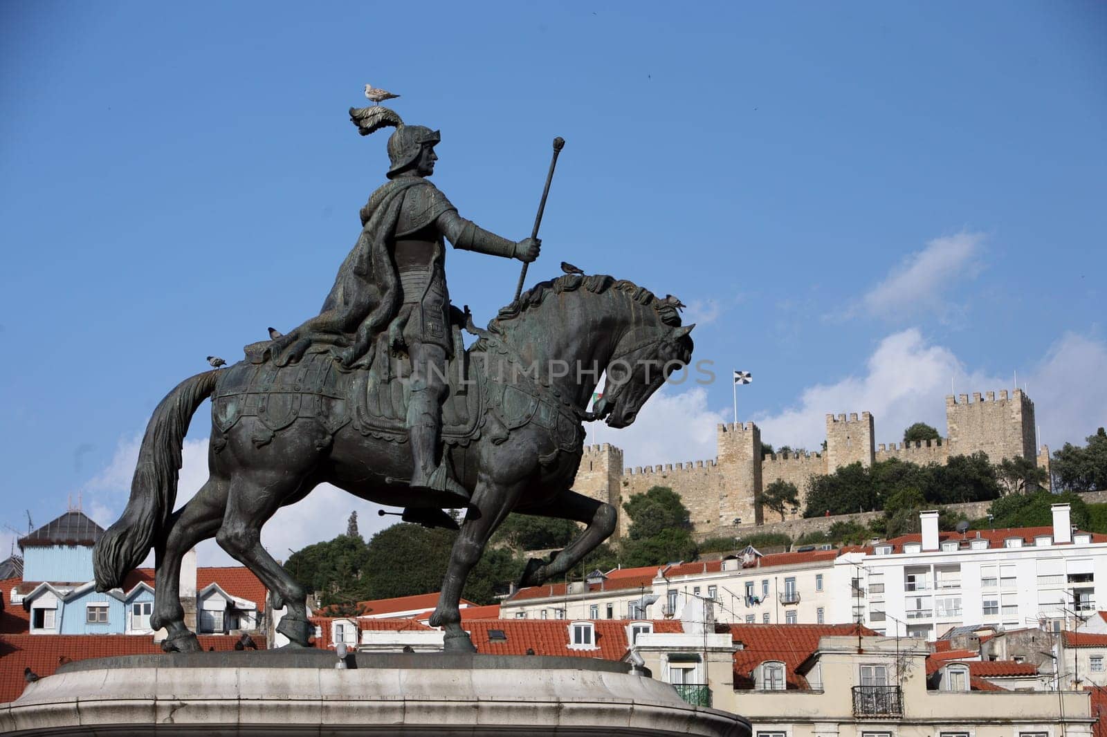 Europe,Western Europe,EU,Euro,Portugal,Lisbon,downtown,Square,Praca da Figueira,rider,castle,monument,statue,(Urs Flueeler)