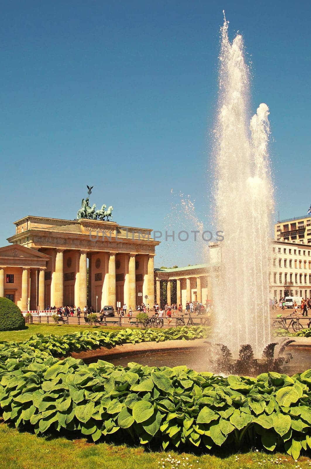 Brandenburger Tor Deutschland Berlin / Brandenburg Gate Germany Berlin