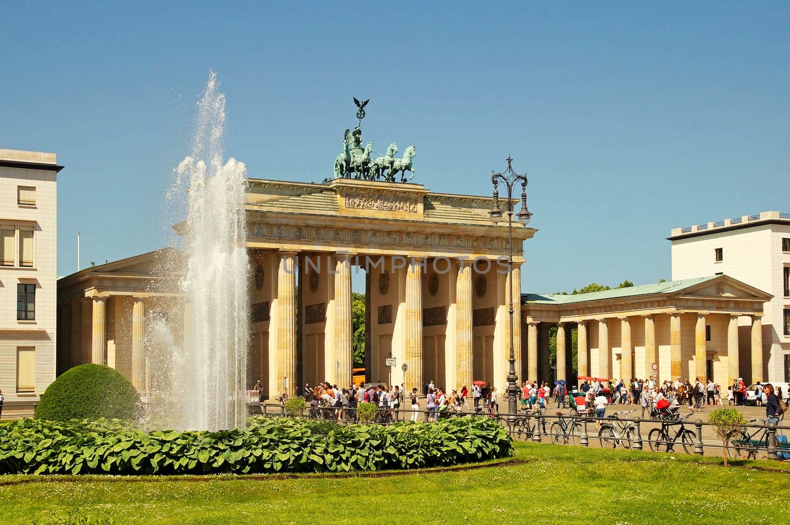 Brandenburger Tor Deutschland Berlin / Brandenburg Gate Germany Berlin
