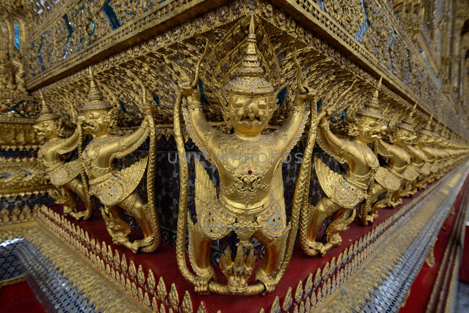 Der Wat Phra Kaew in der Stadt Bangkok in Thailand in Suedostasien.