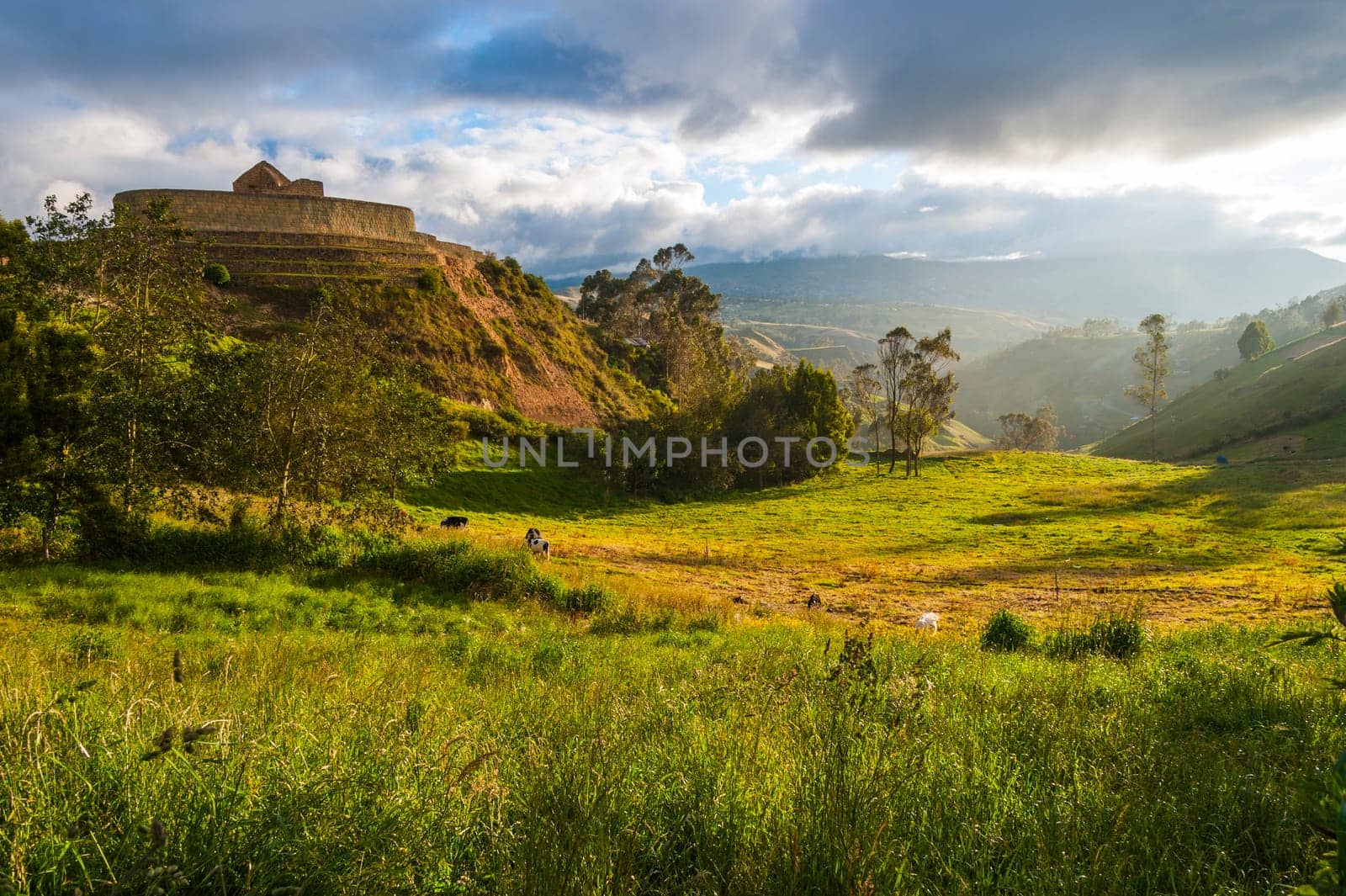 Ingapirca, Inca wall and town, largest known Inca ruins in Ecuador.