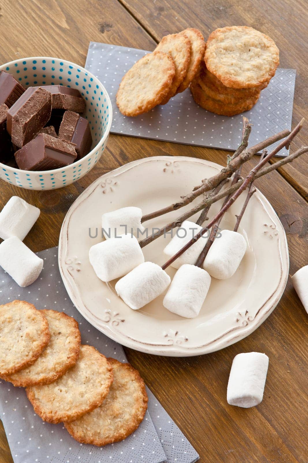 Ingredients to roast marshmallows by the fire
