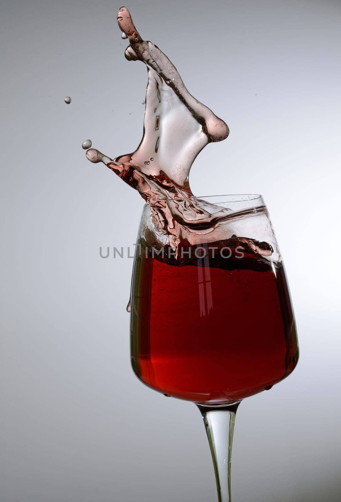 Splashing red wine