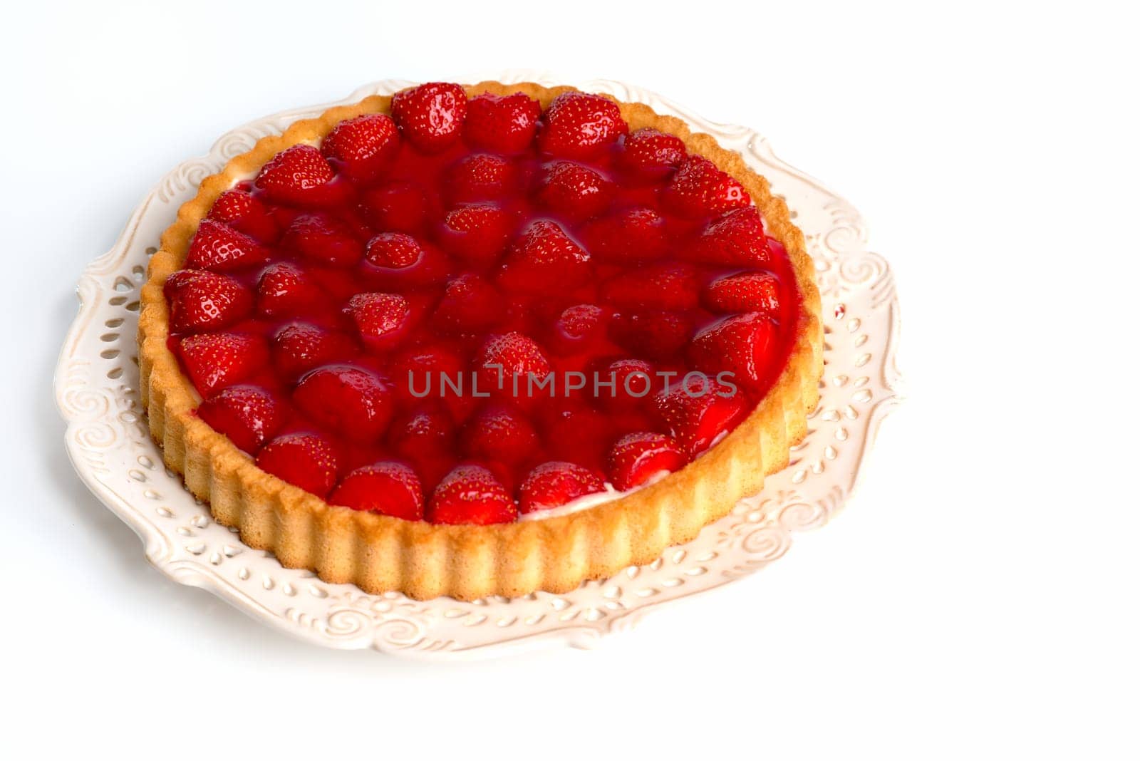 Cake bottom with strawberries