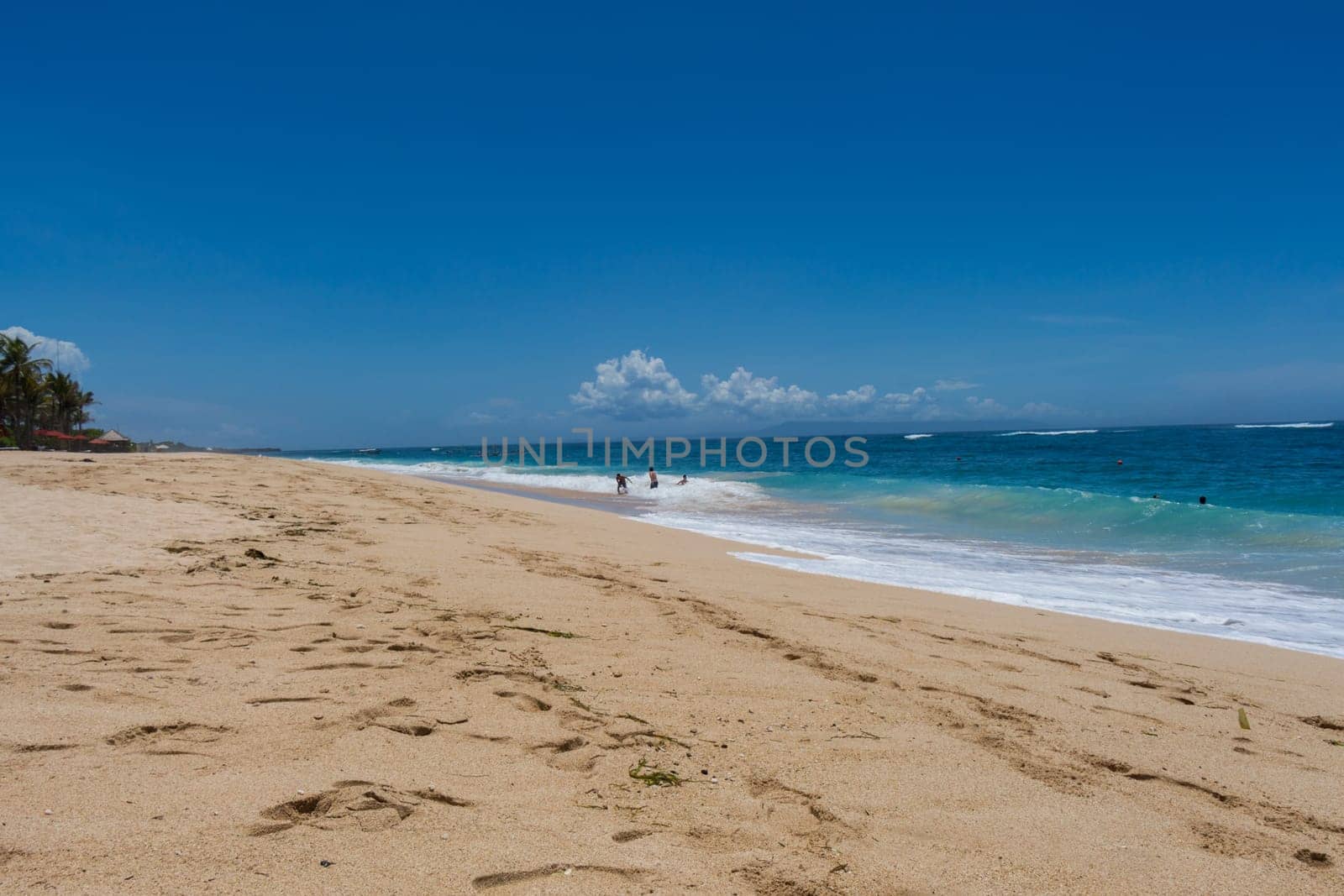 Beautiful secluded sandy beach in the Caribbean with white sand and blue sky as in paradise