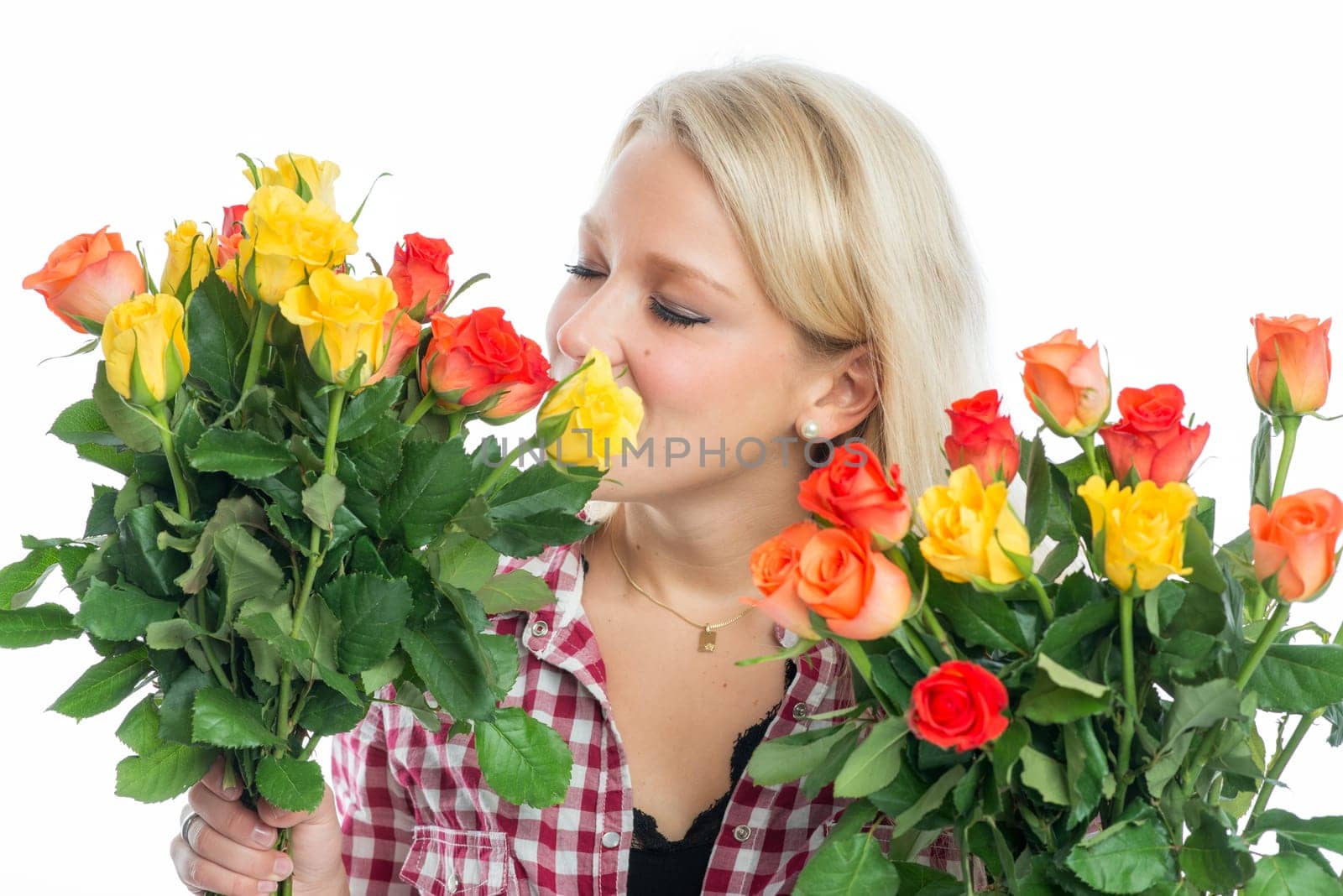 Blonde woman holds rose bouquet
