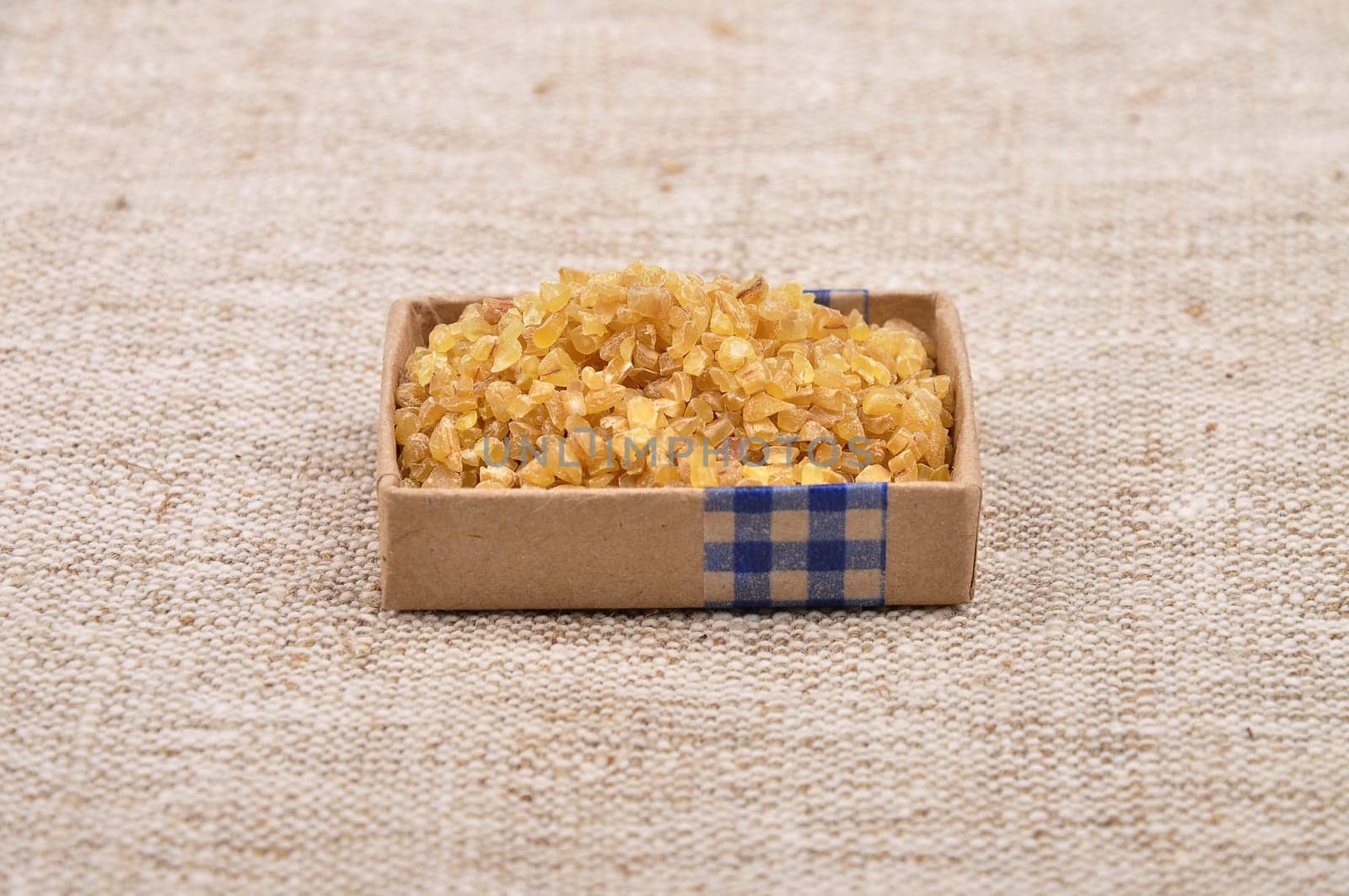 Bulgur on linen