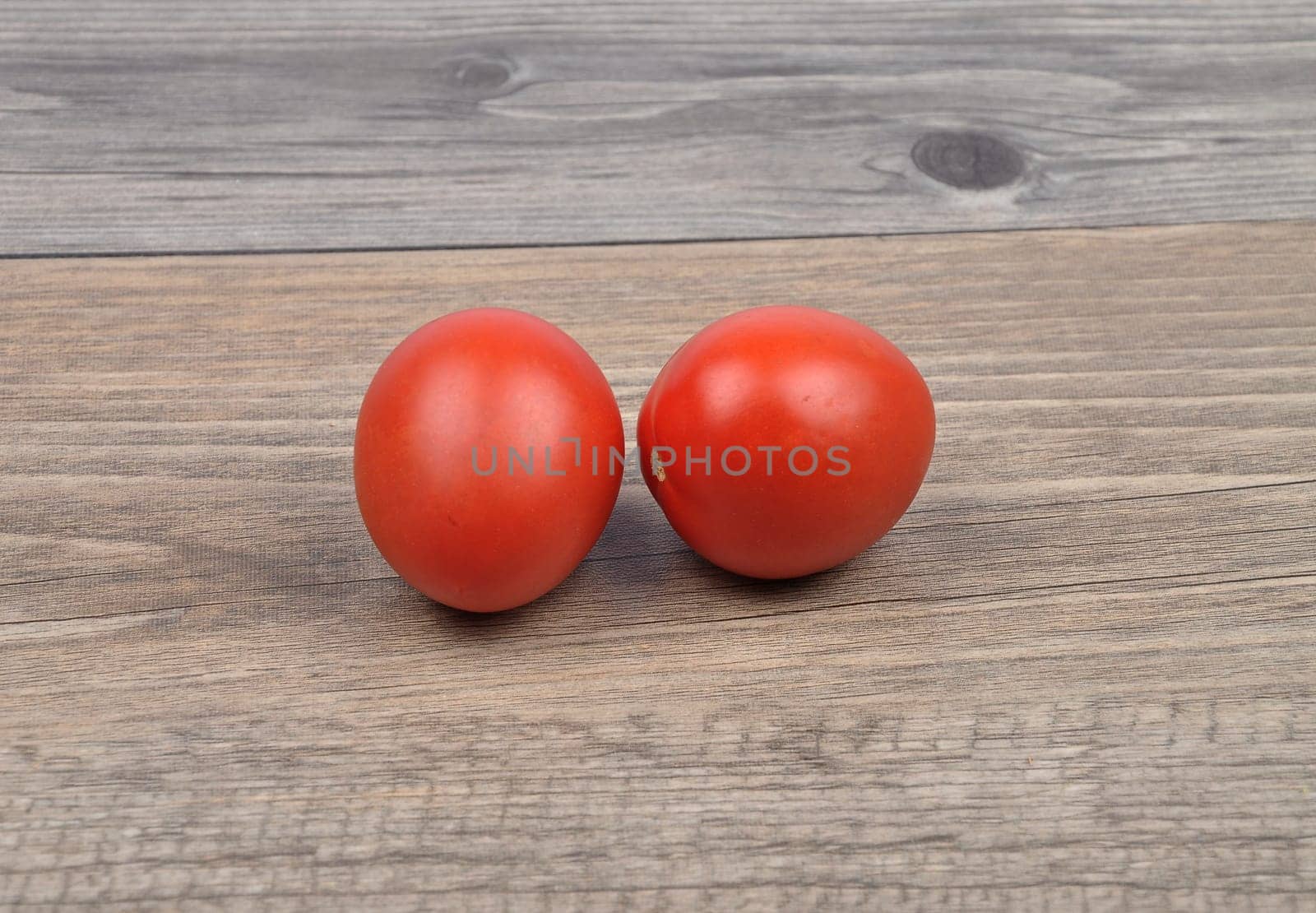 Tomatoes on wood