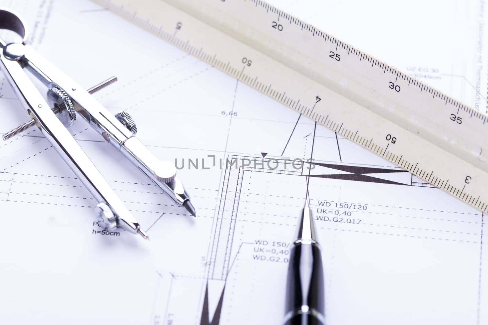 Architectural blueprints and working materials for architects for surveying in the Böro on a scherib tisch