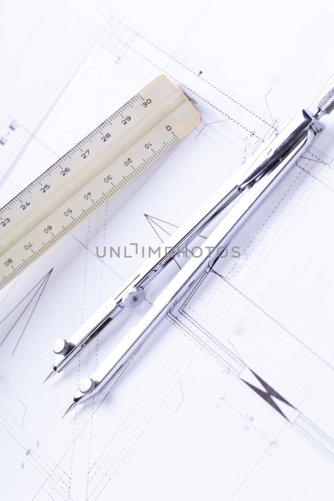 Architectural blueprints and working materials for architects for surveying in the Böro on a scherib tisch