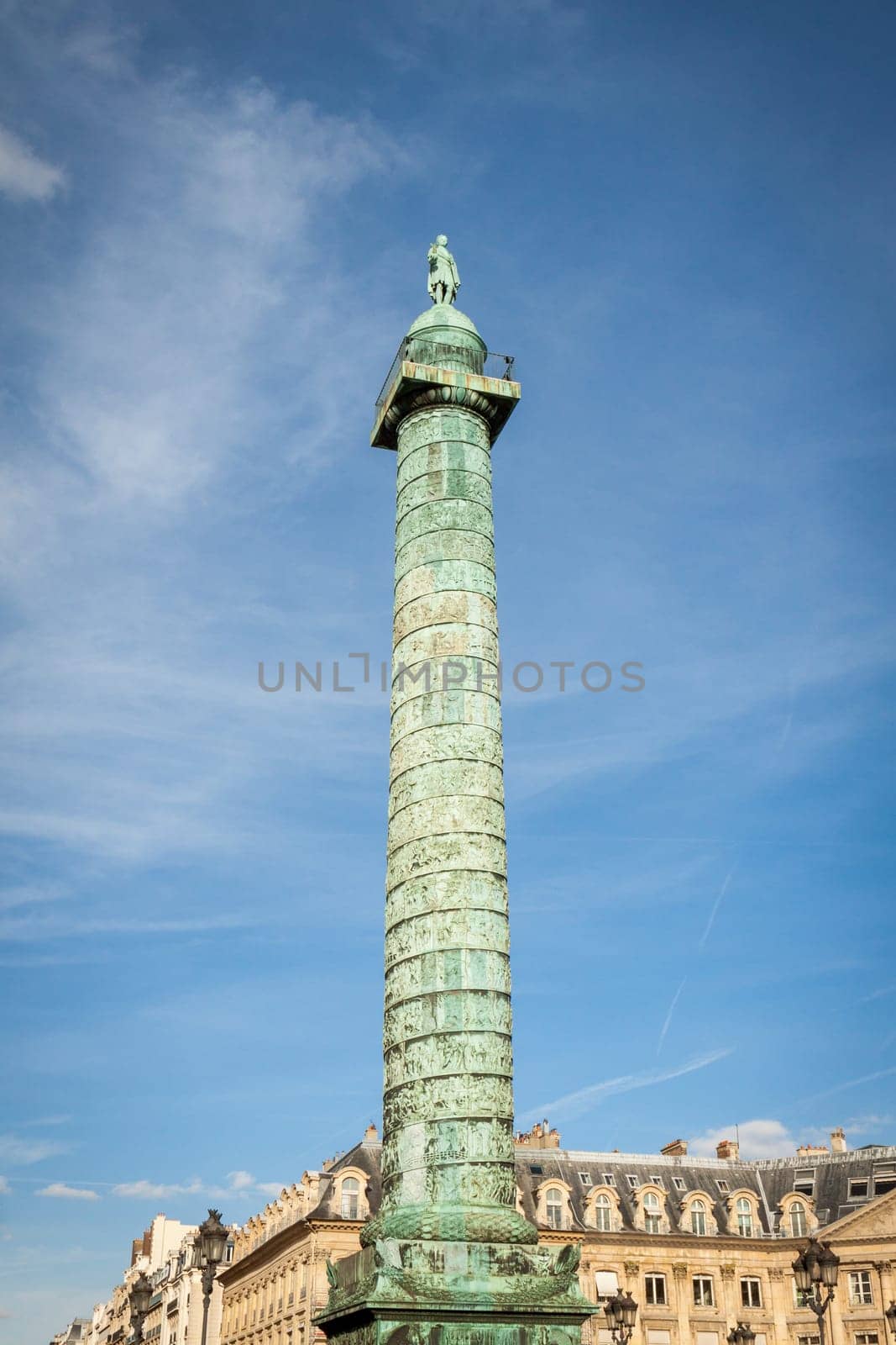 Exterior view of a Parisian townhouse in summer in front of a blue sky