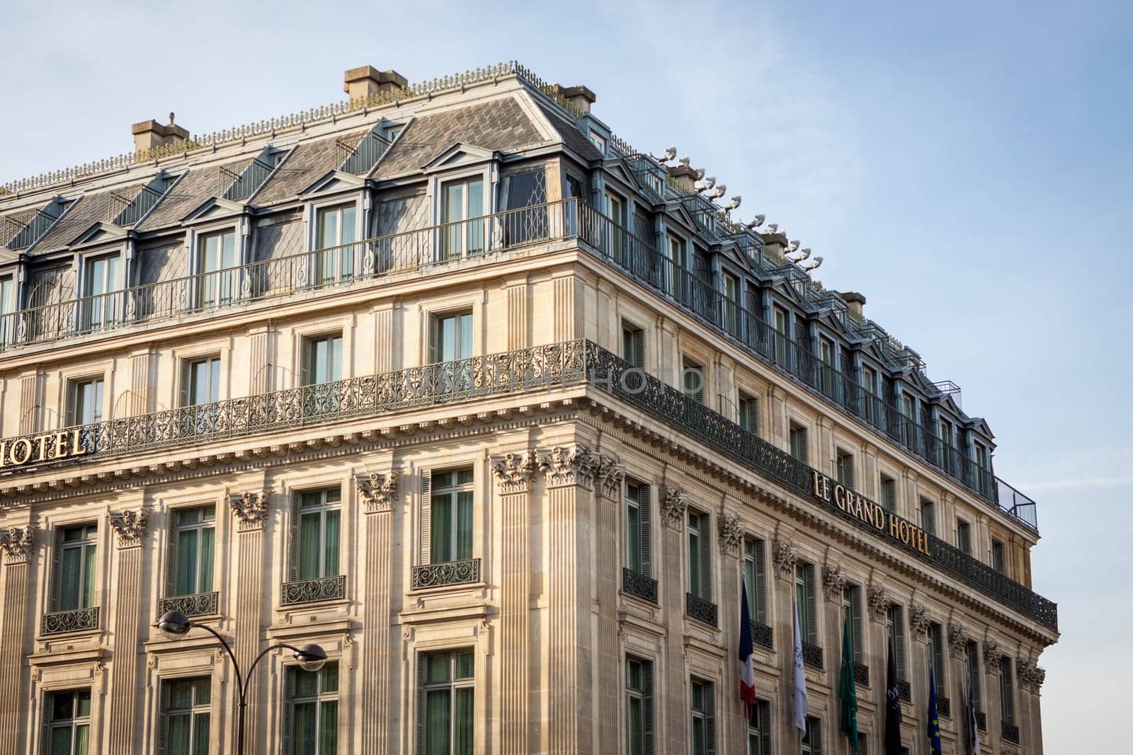 Exterior view of a Parisian townhouse in summer in front of a blue sky