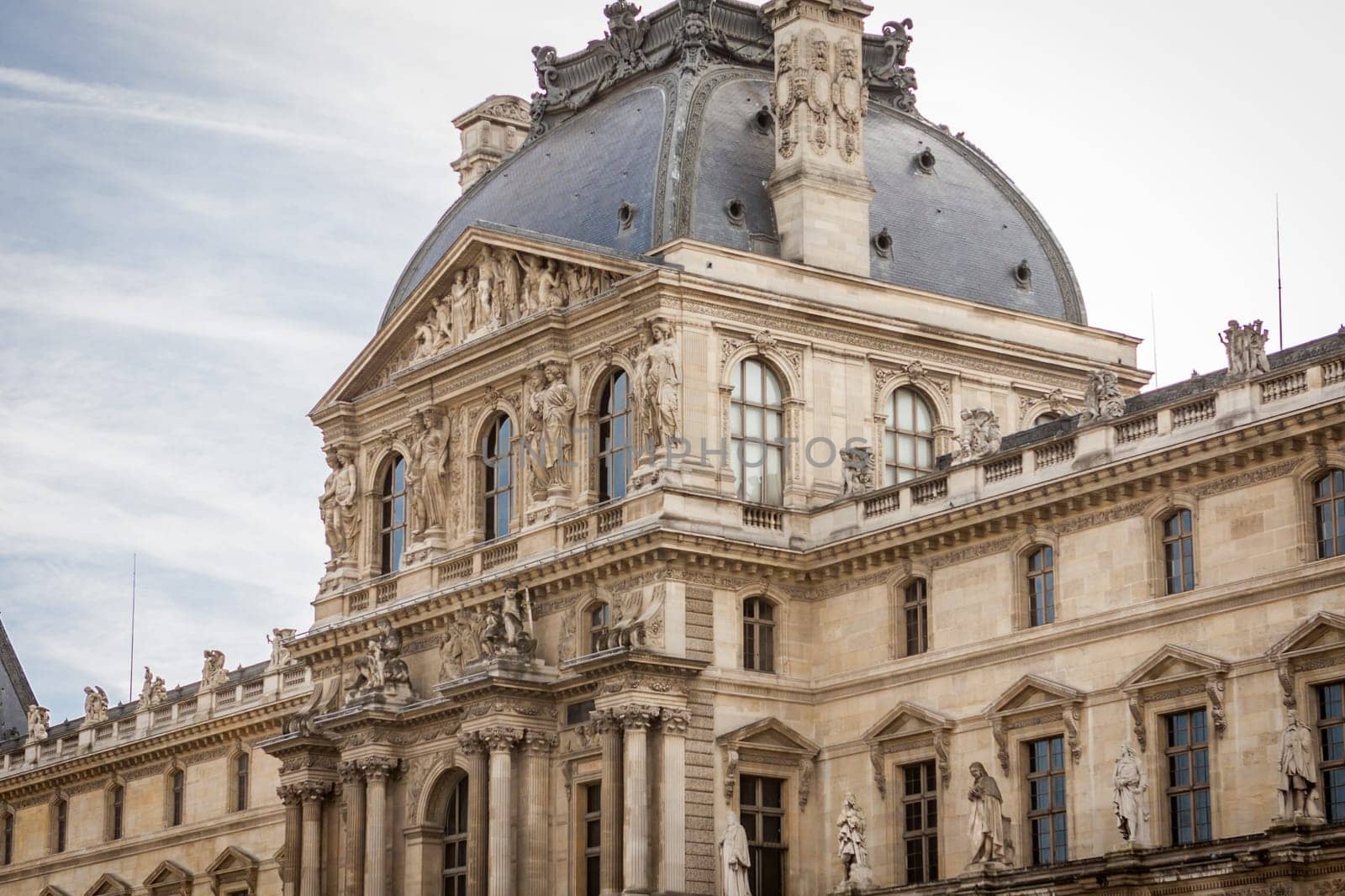 Exterior view of a Parisian townhouse in summer in front of a blue sky
