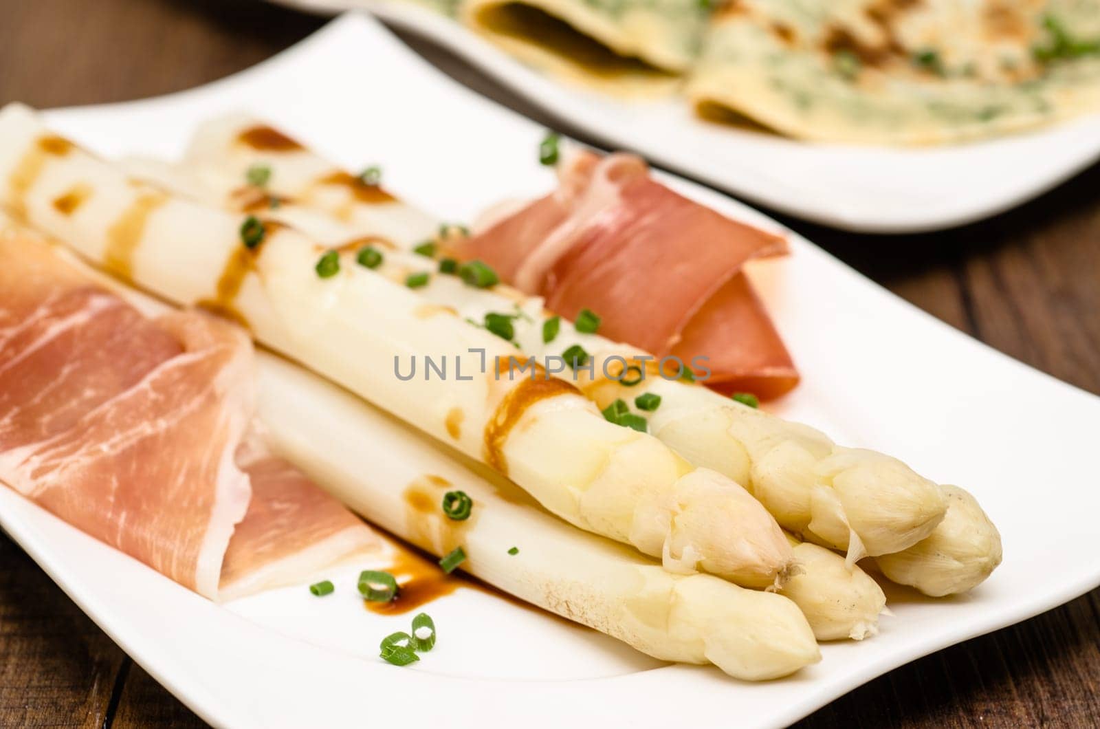 White asparagus with chigs and Parma ham