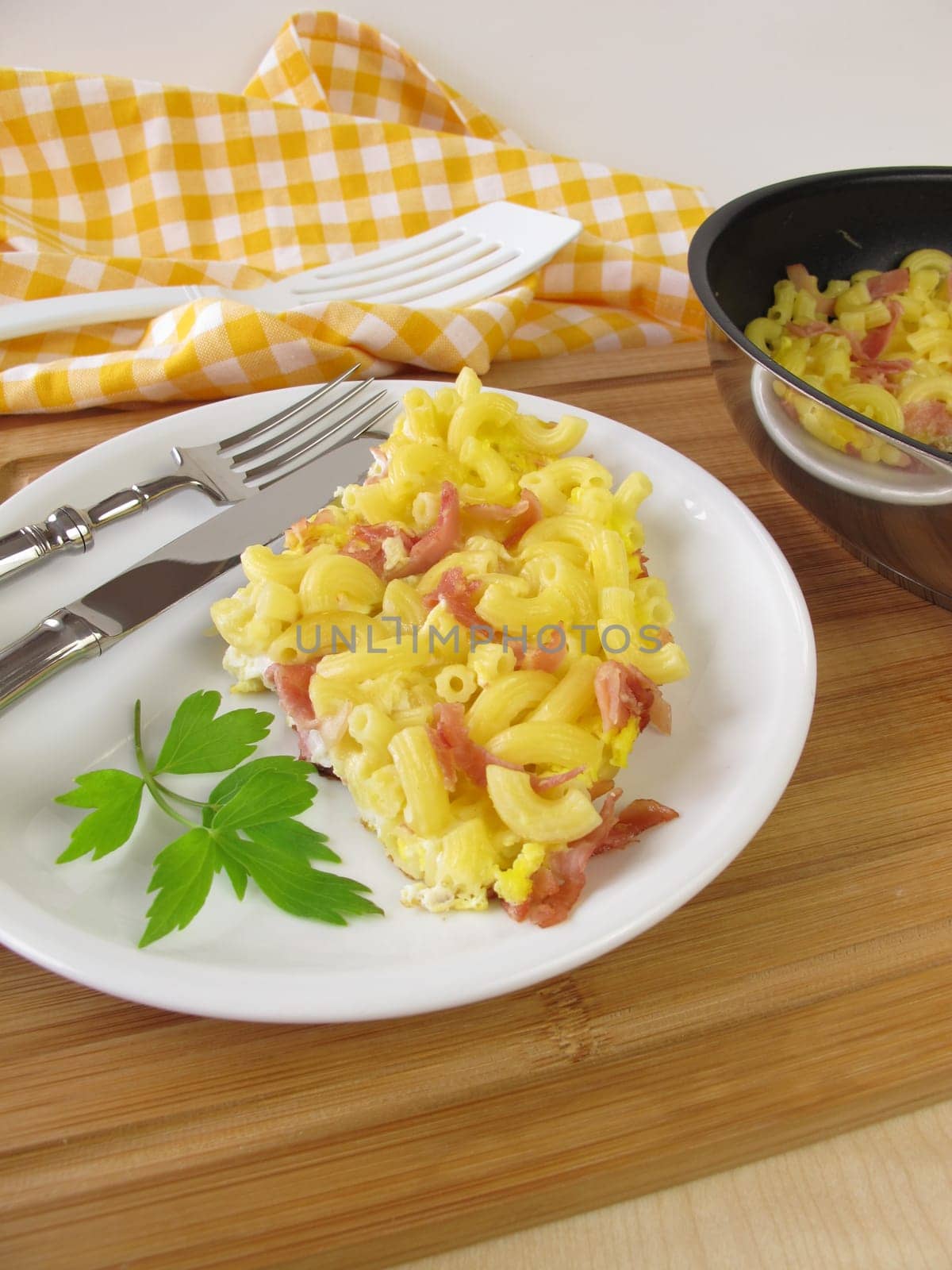 Omelette with pasta,egg and ham