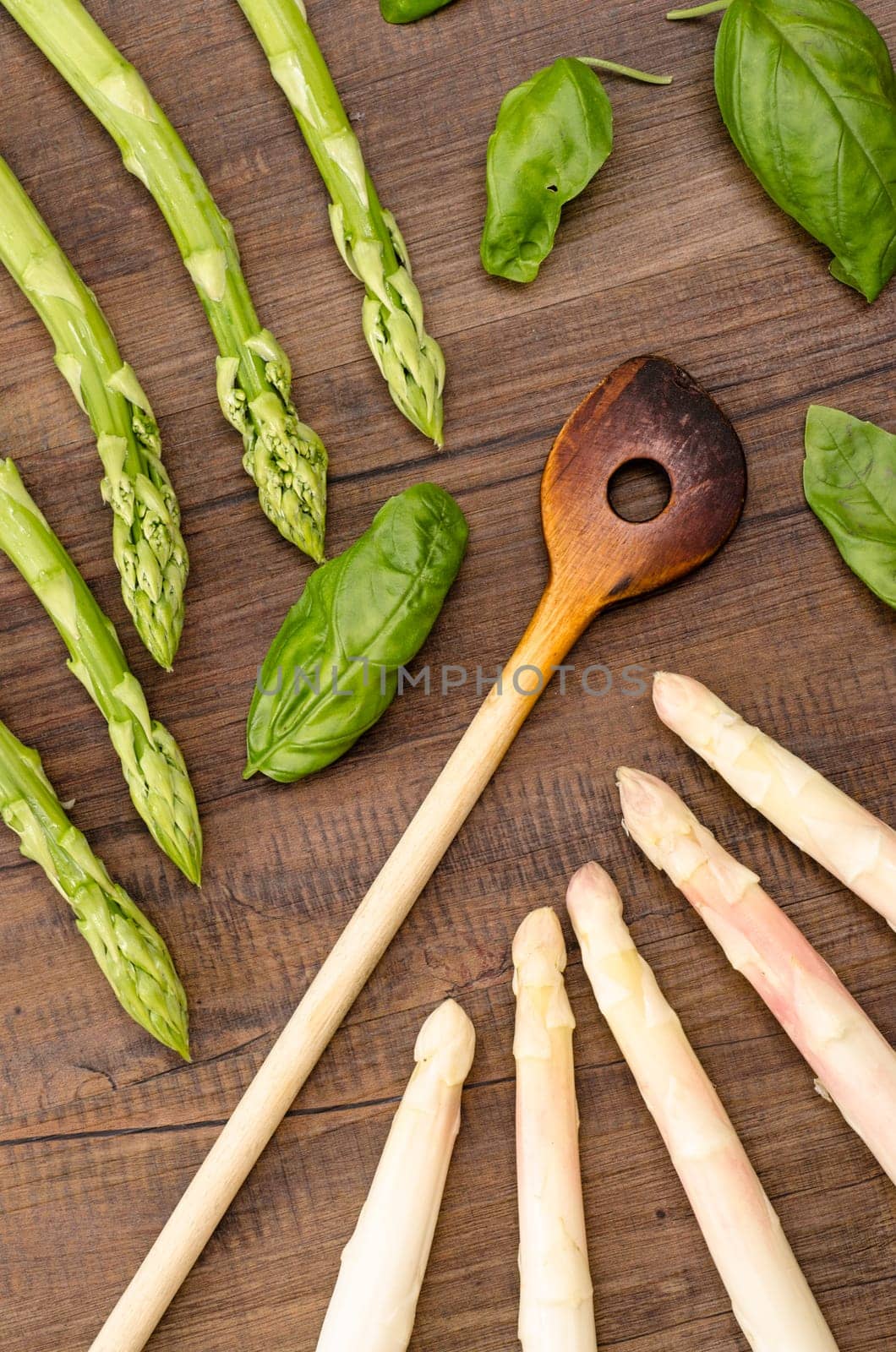 Cooking spoon and white and green asparagus