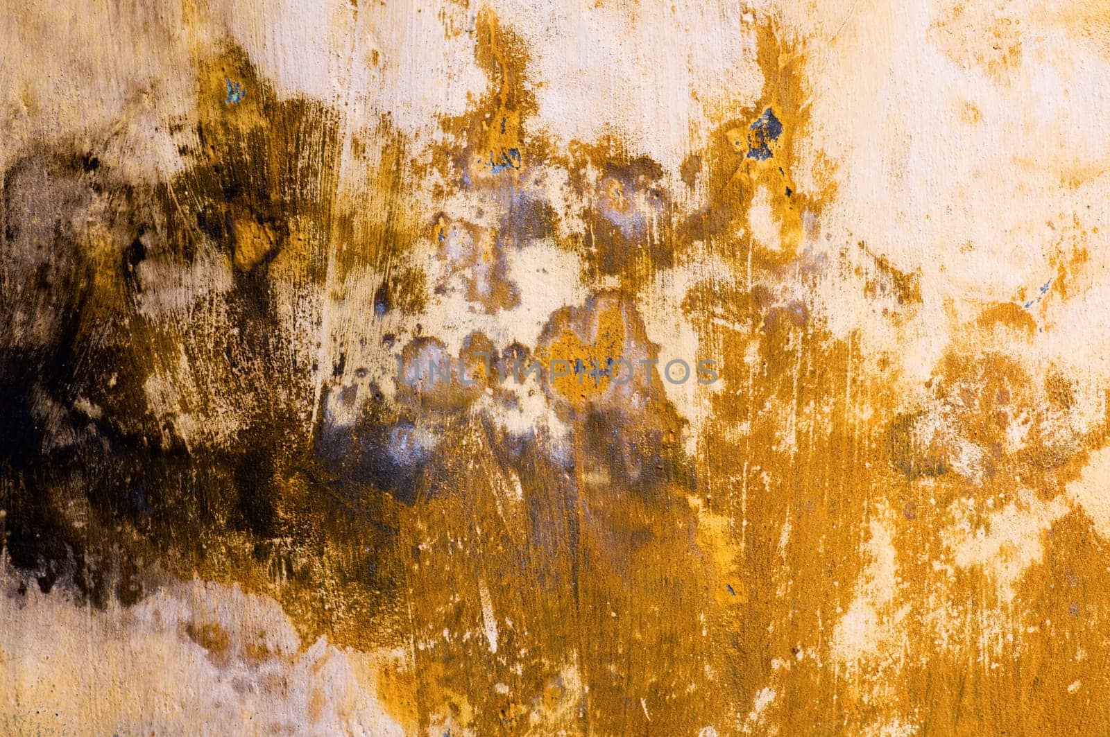 The background of grunge wall with crevice
