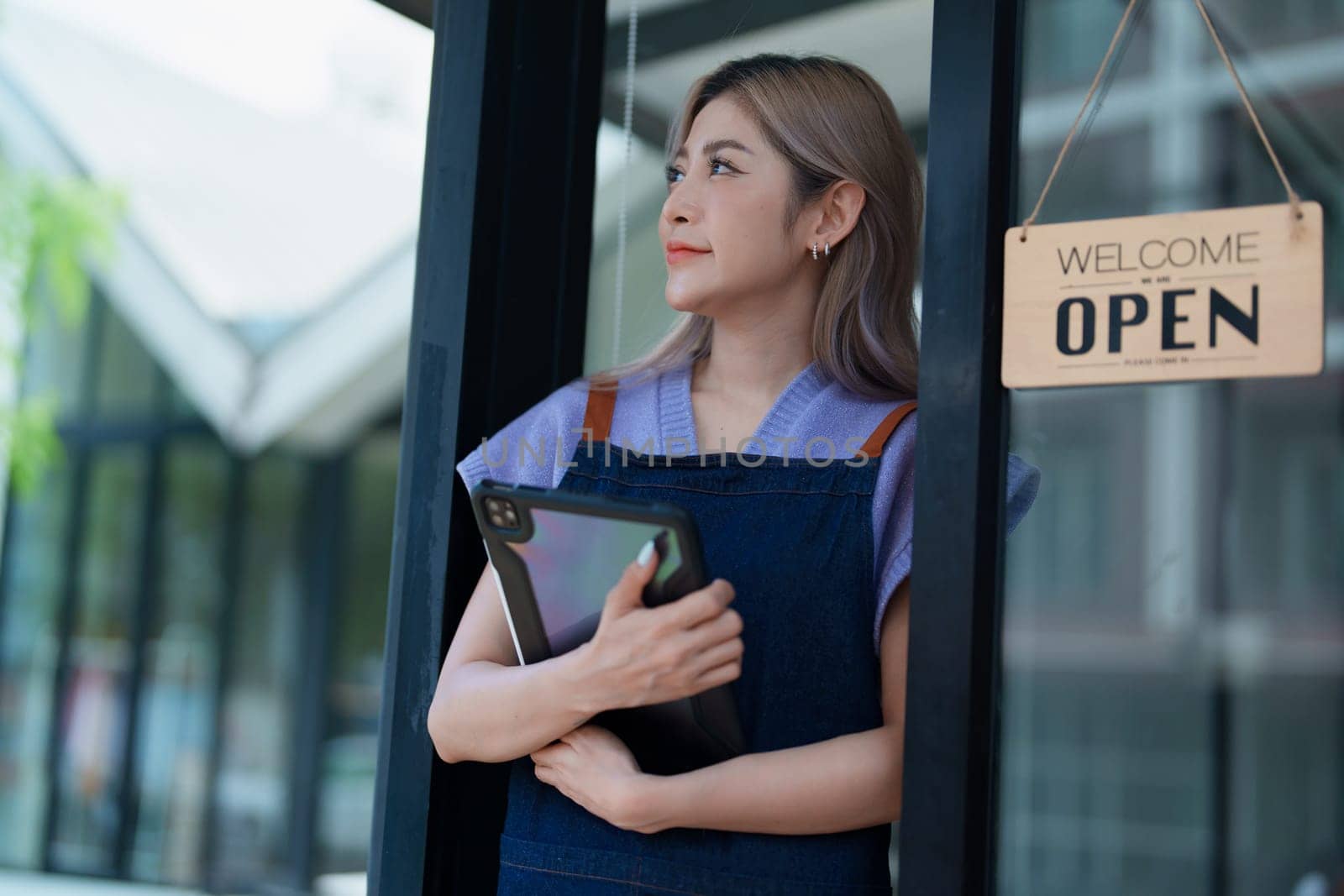 Startup successful small business owner sme beauty girl stand with tablet in coffee shop restaurant, asian tan woman barista cafe owner, entrepreneur seller business concept.