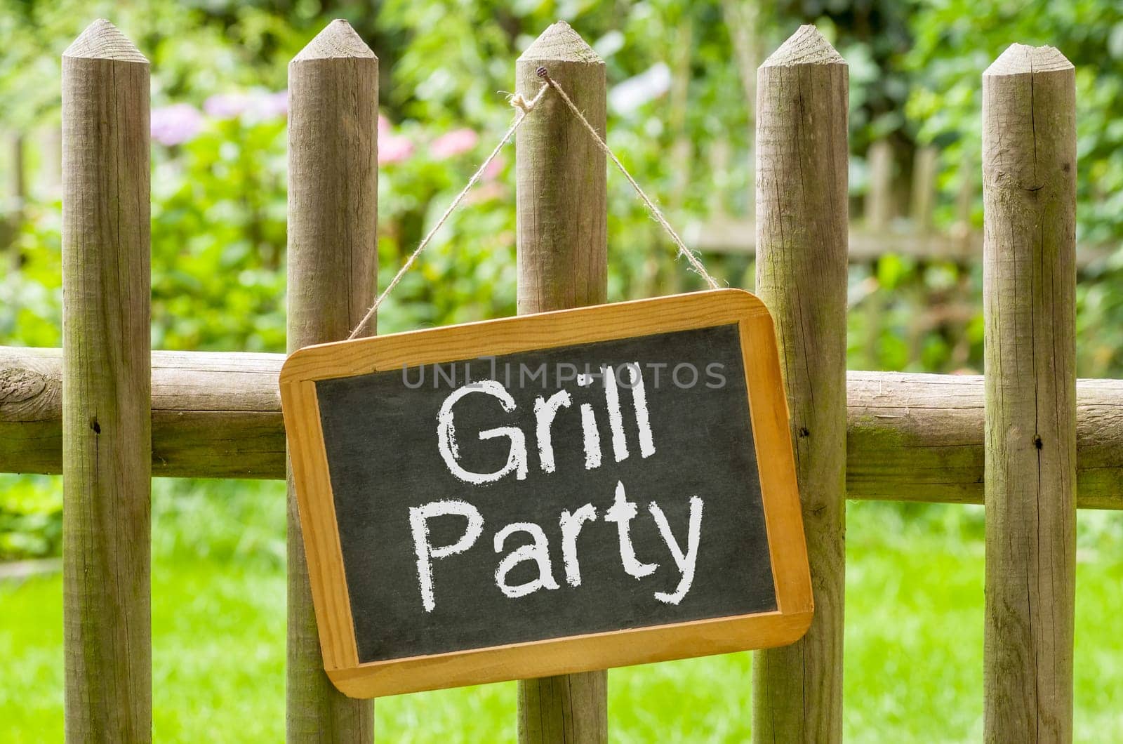 Chalkboard with the inscription Grillparty
