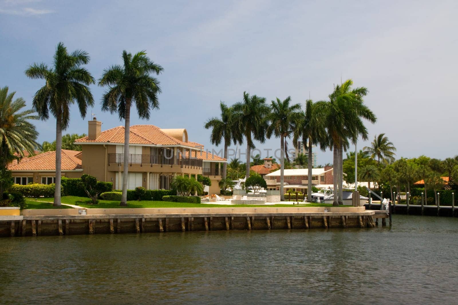 property,house,villa,pier,river,rich,wealth,luxury,Fort Lauderdale,canal,residential area,residential,community,yacht,ship,pier,anchor,Florida,promenade,shore,stay,quay,home,home,home,private