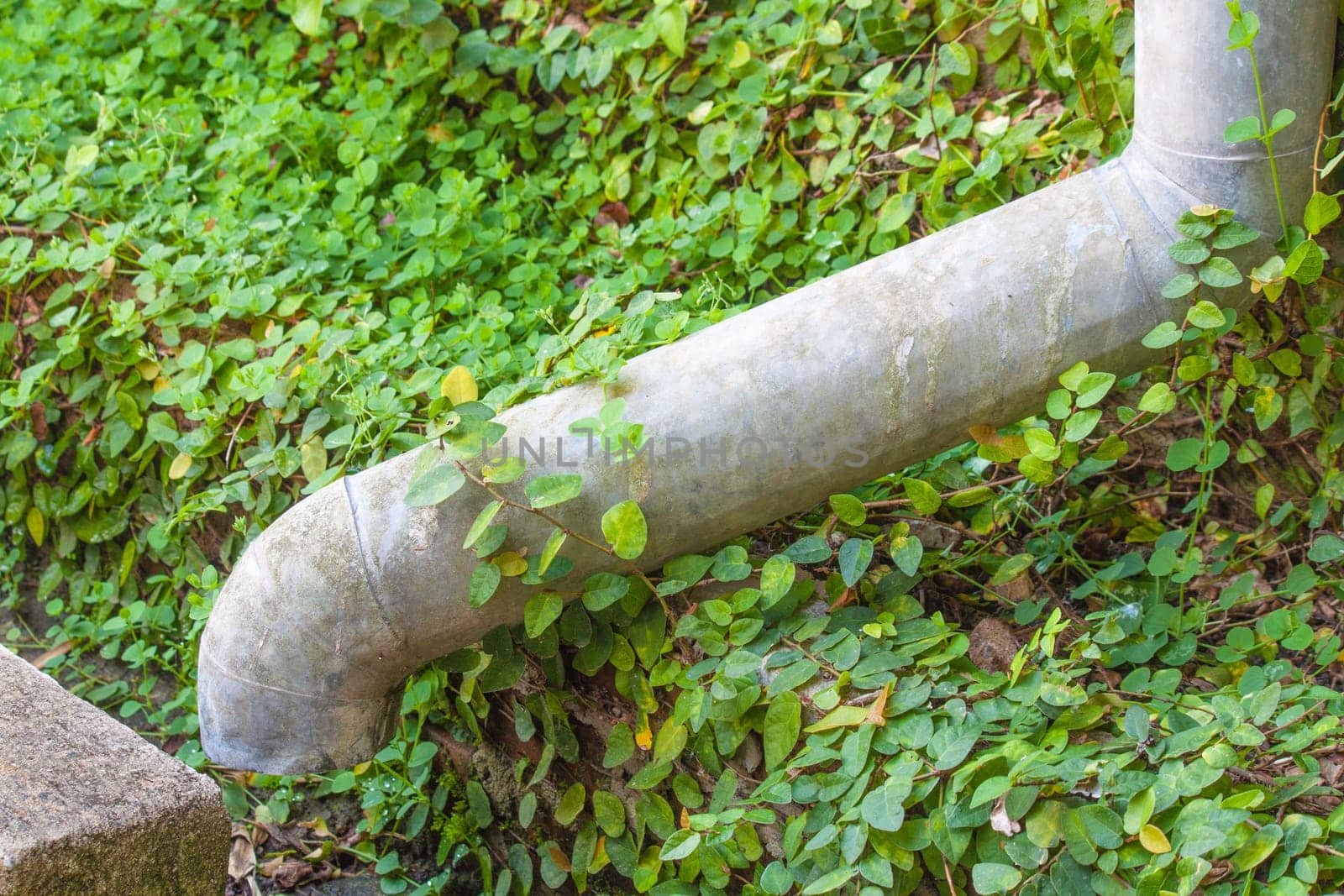Aluminum rain gutter