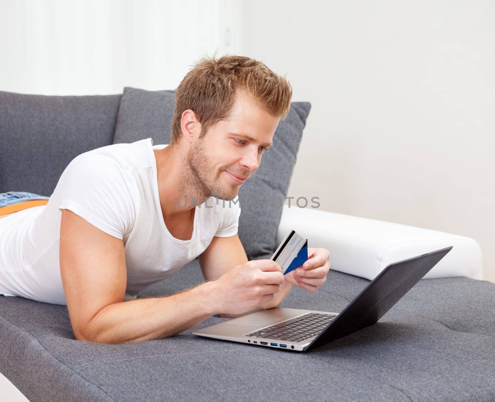 Doing the online shopping from the confort of your home