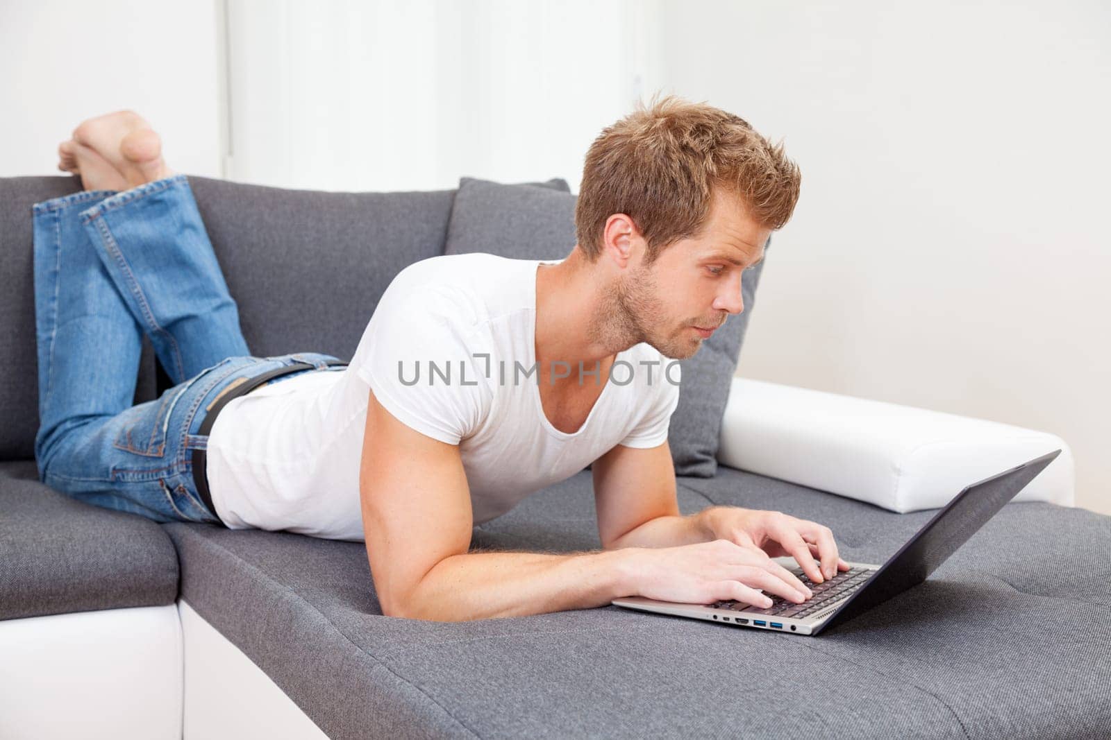 Doing the online shopping from the confort of your home