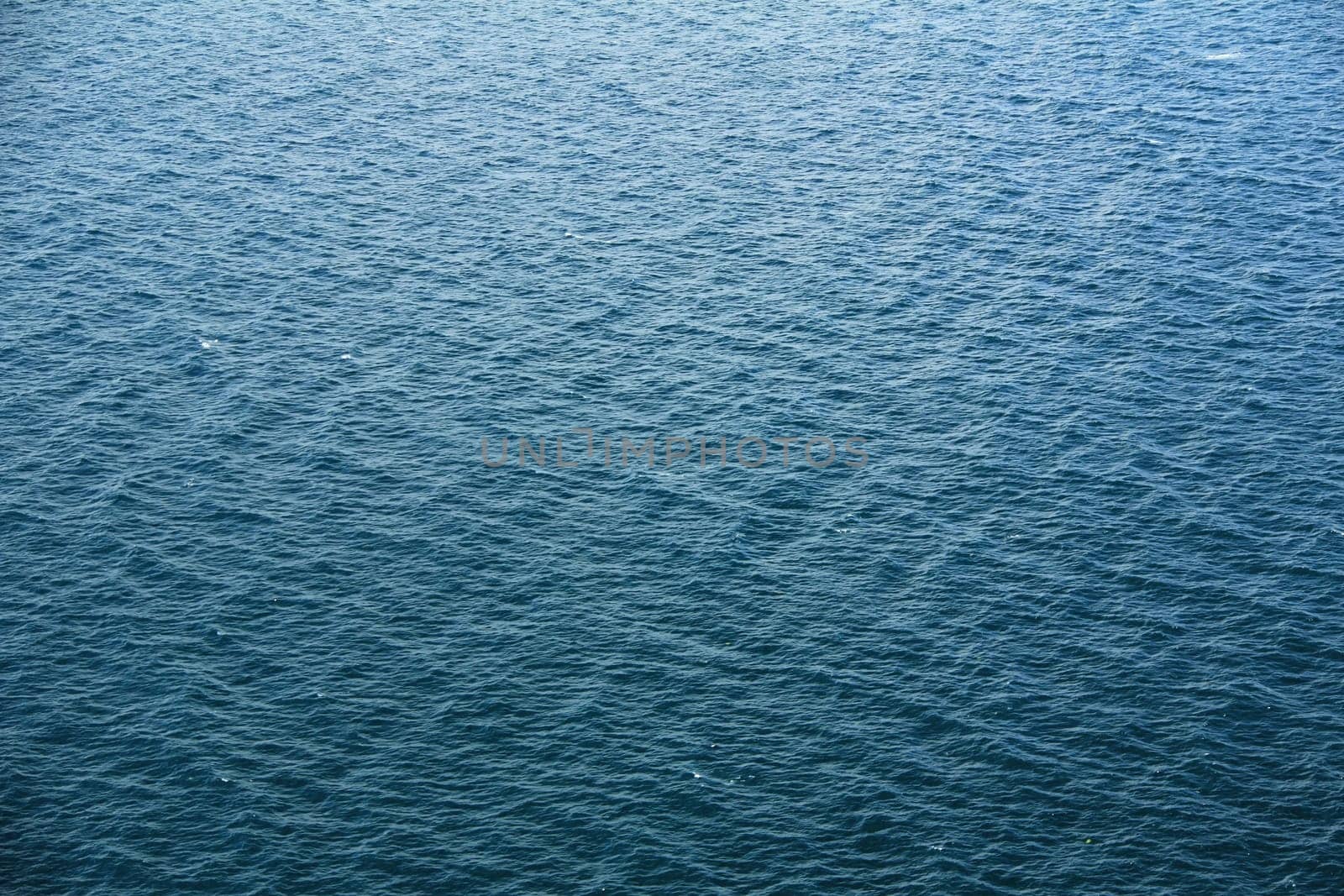 undulating water surface (Atlantic)