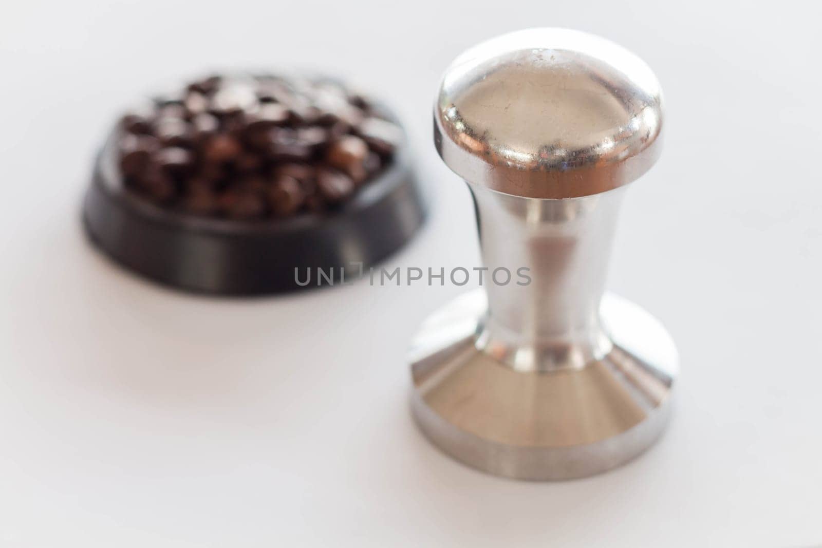 Coffee tamper and middle roasted coffee bean