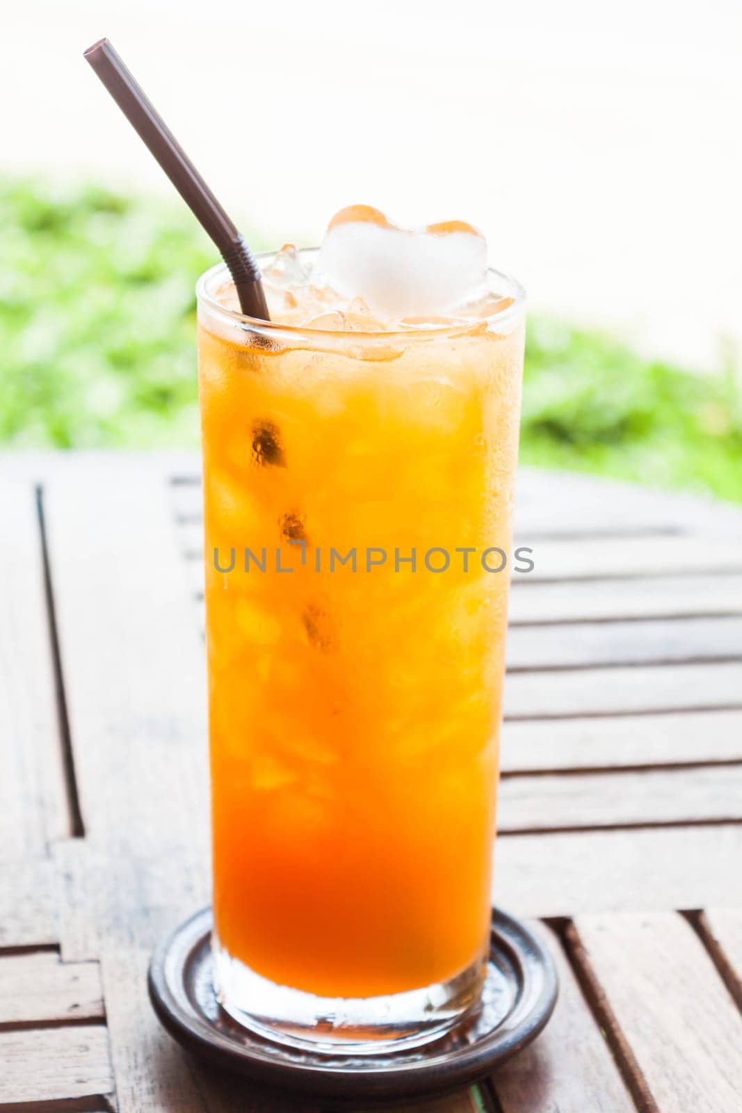 Fresh pressed tangerine orange juice with iced
