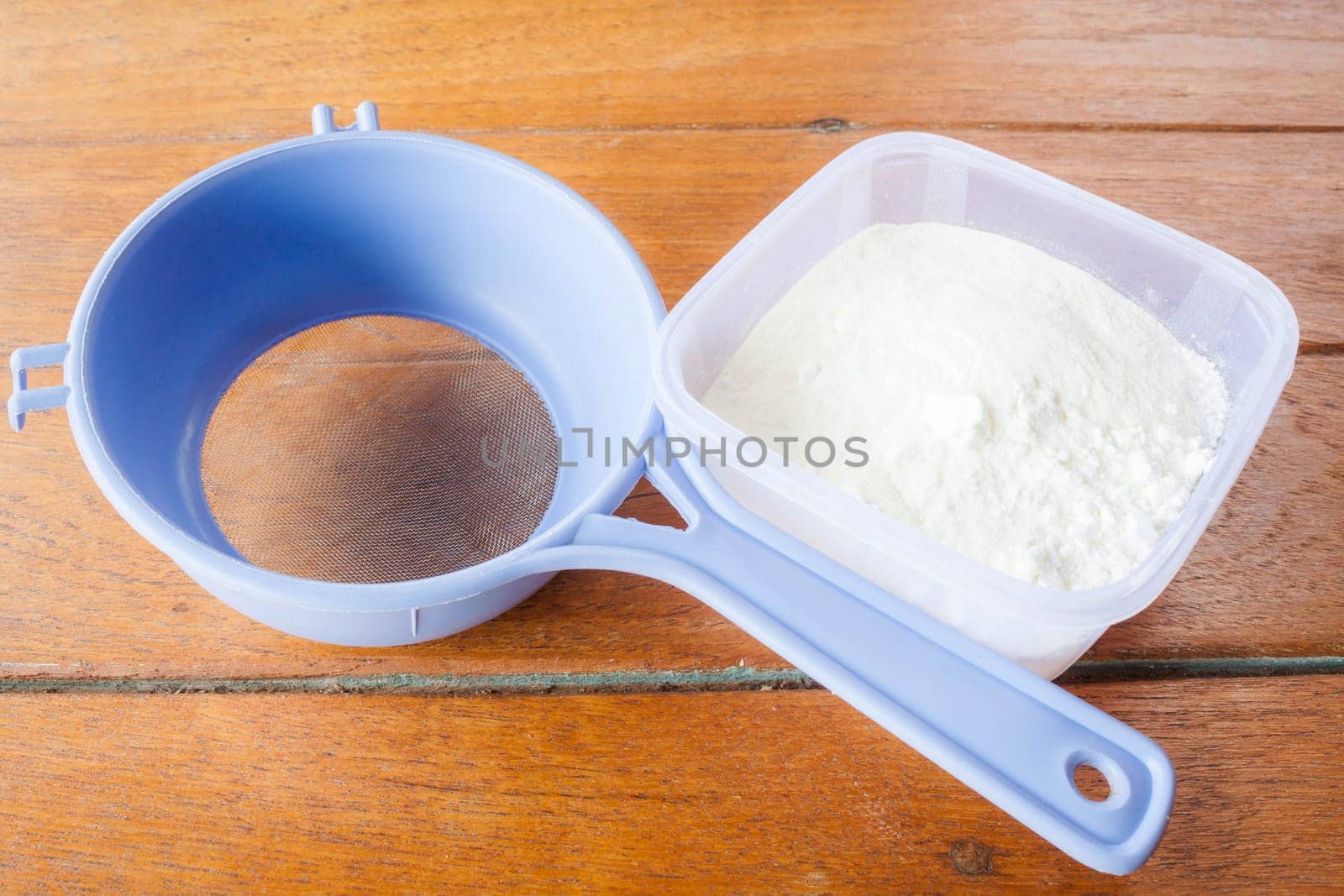 Bakery mix flour measured and sieve flour