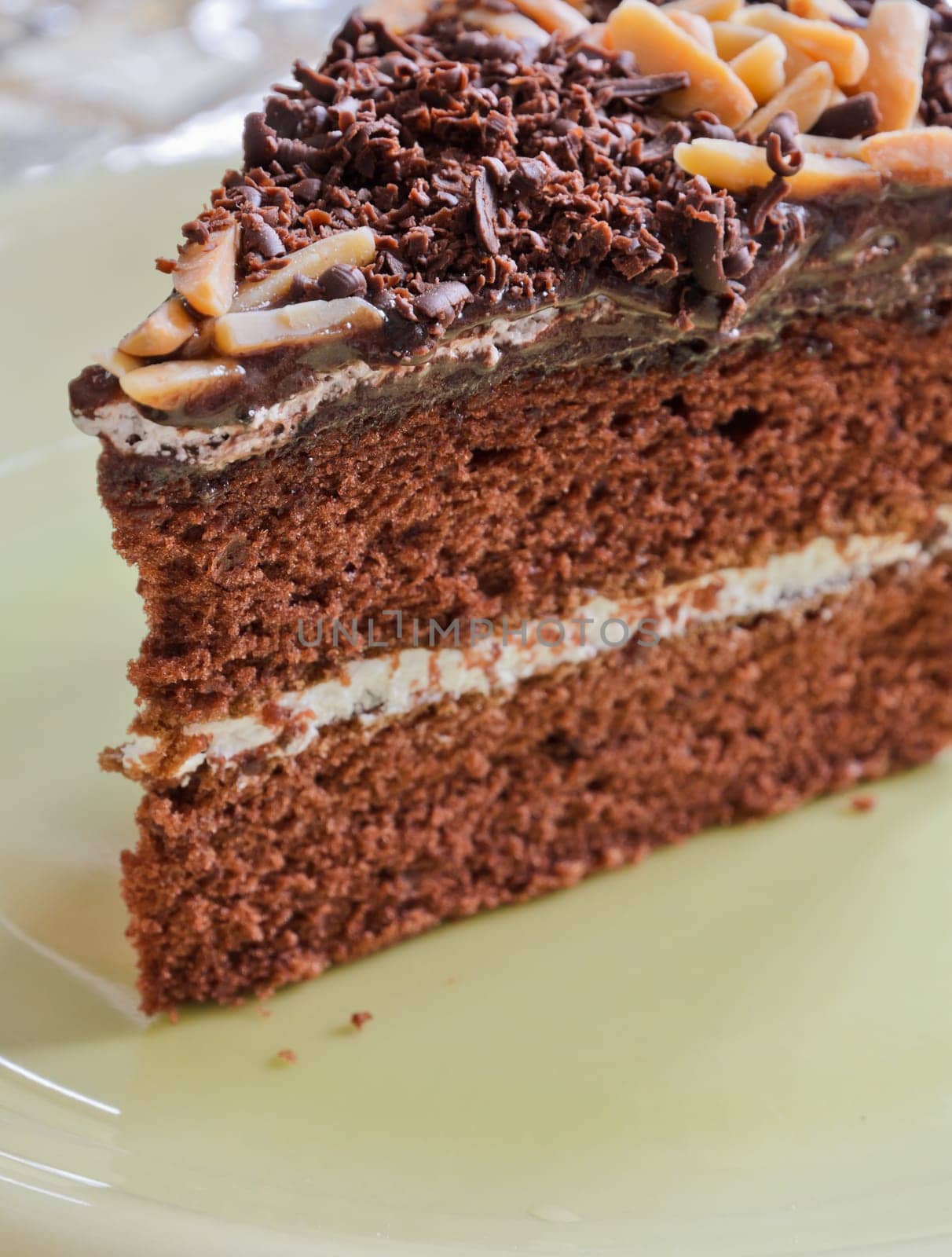 Chocolate cake with almonds