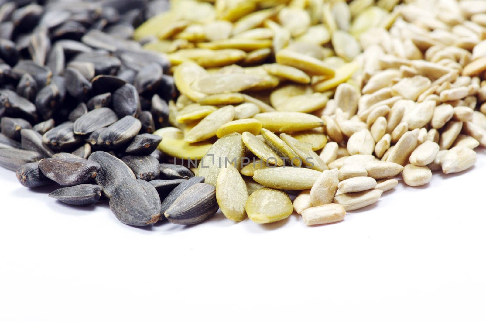 Close up image of sunflower and pumpkin seeds
