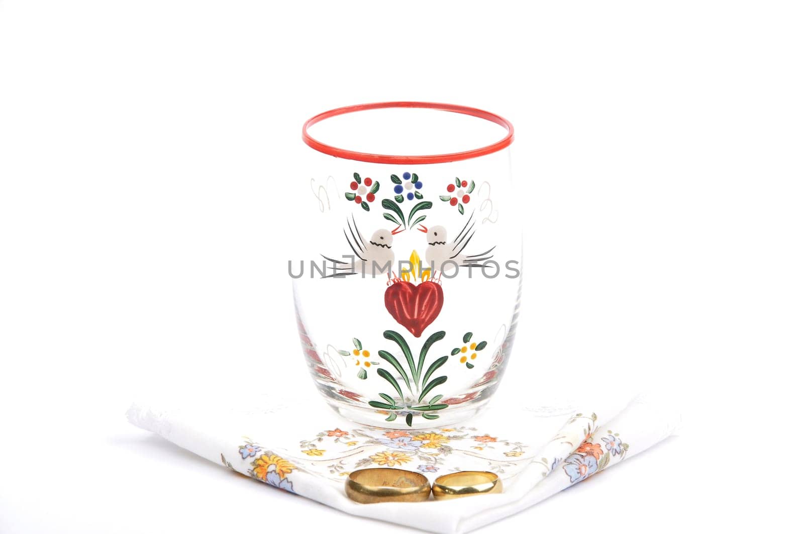 Arrangement with wedding rings