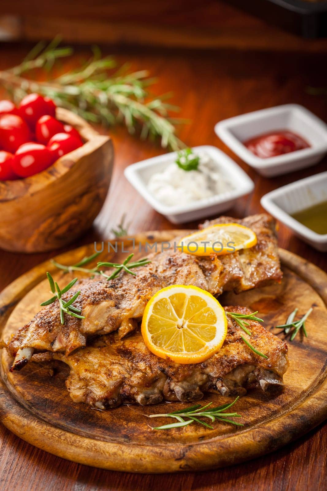 BBQ spare ribs with orange and dips